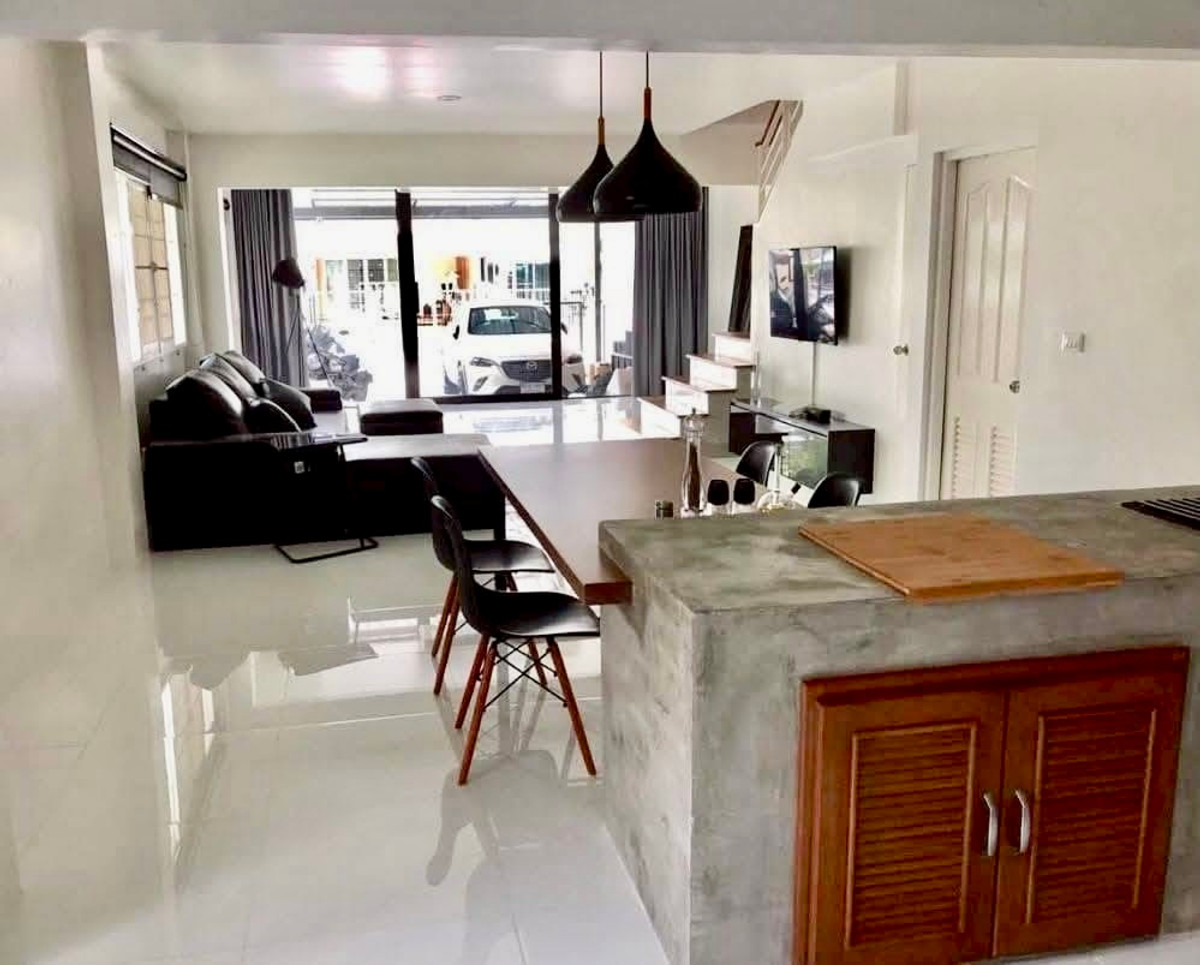 ขายทาวน์โฮมอ่อนนุช อุดมสุข : คาซ่า ซิตี้ สุขุมวิท 101/1 / 3 ห้องนอน (ขาย), Casa City Sukhumvit 101/1 / 3 Bedrooms (FOR SALE) GNG033