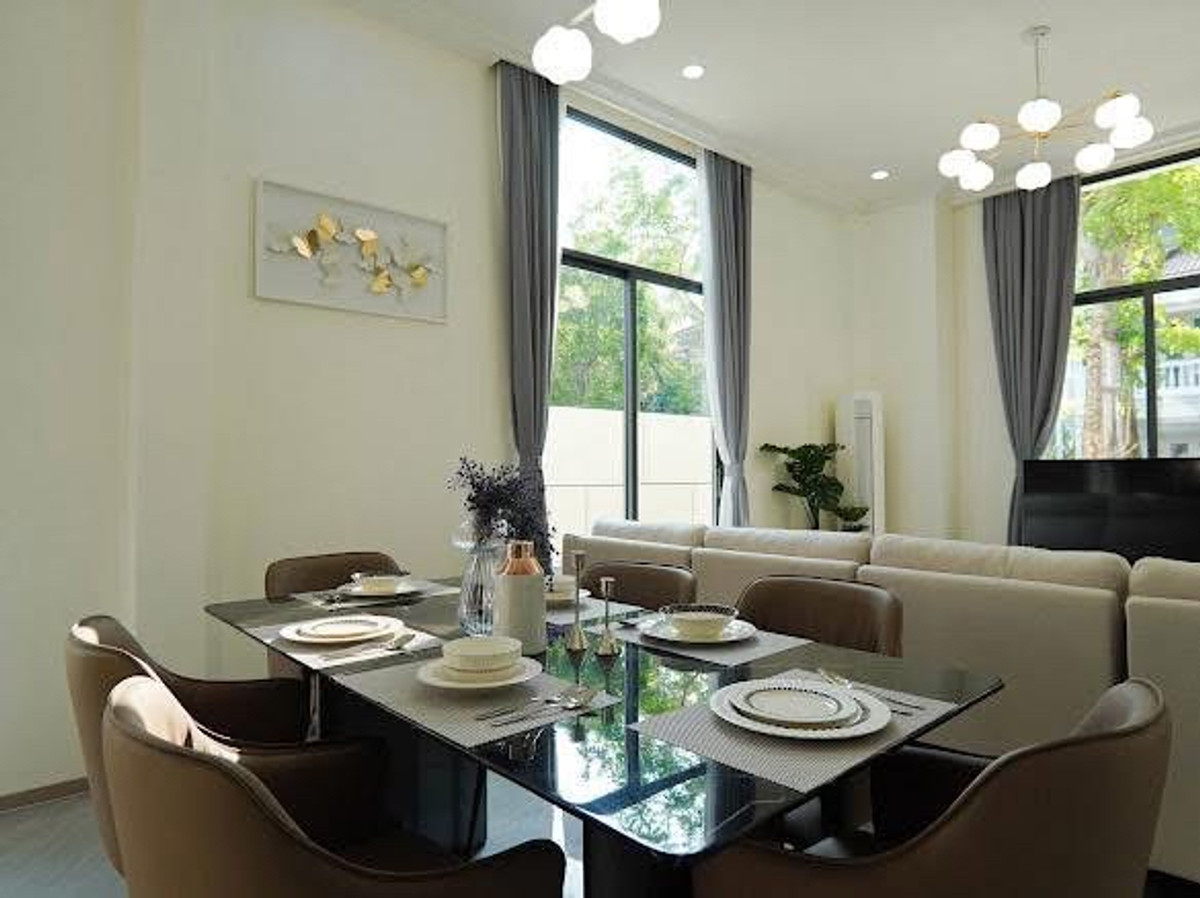 ขายพัทยา บางแสน ชลบุรี สัตหีบ : ขายบ้านเดี่ยวพูลวิลล่าใจกลางเมืองพัทยา โครงการธาดารวดี ทั้งหมด 6 ยูนิต 4 ห้องนอน 3 ห้องน้ำ 2 ที่จอดรถ 1 สระว่ายน้ำ