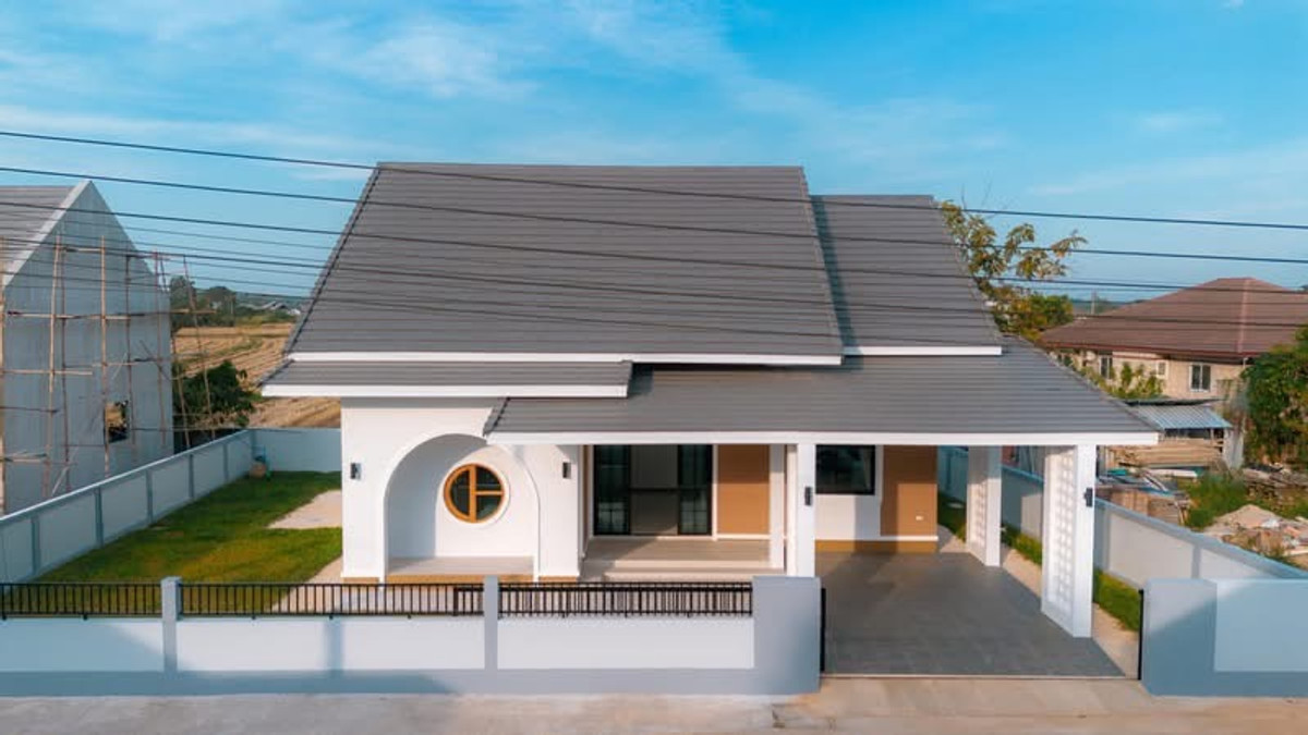 ขายบ้านเชียงราย : ✈️ ด่วน! ขายบ้านเดี่ยวพร้อมอยู่เชียงราย (โซนบ้านดู่) ดีไซน์มินิมอล พื้นที่กว้าง 88.6 ตร.ว. ใกล้สนามบินแม่ฟ้าหลวงเพียง 5 นาที! 🏡