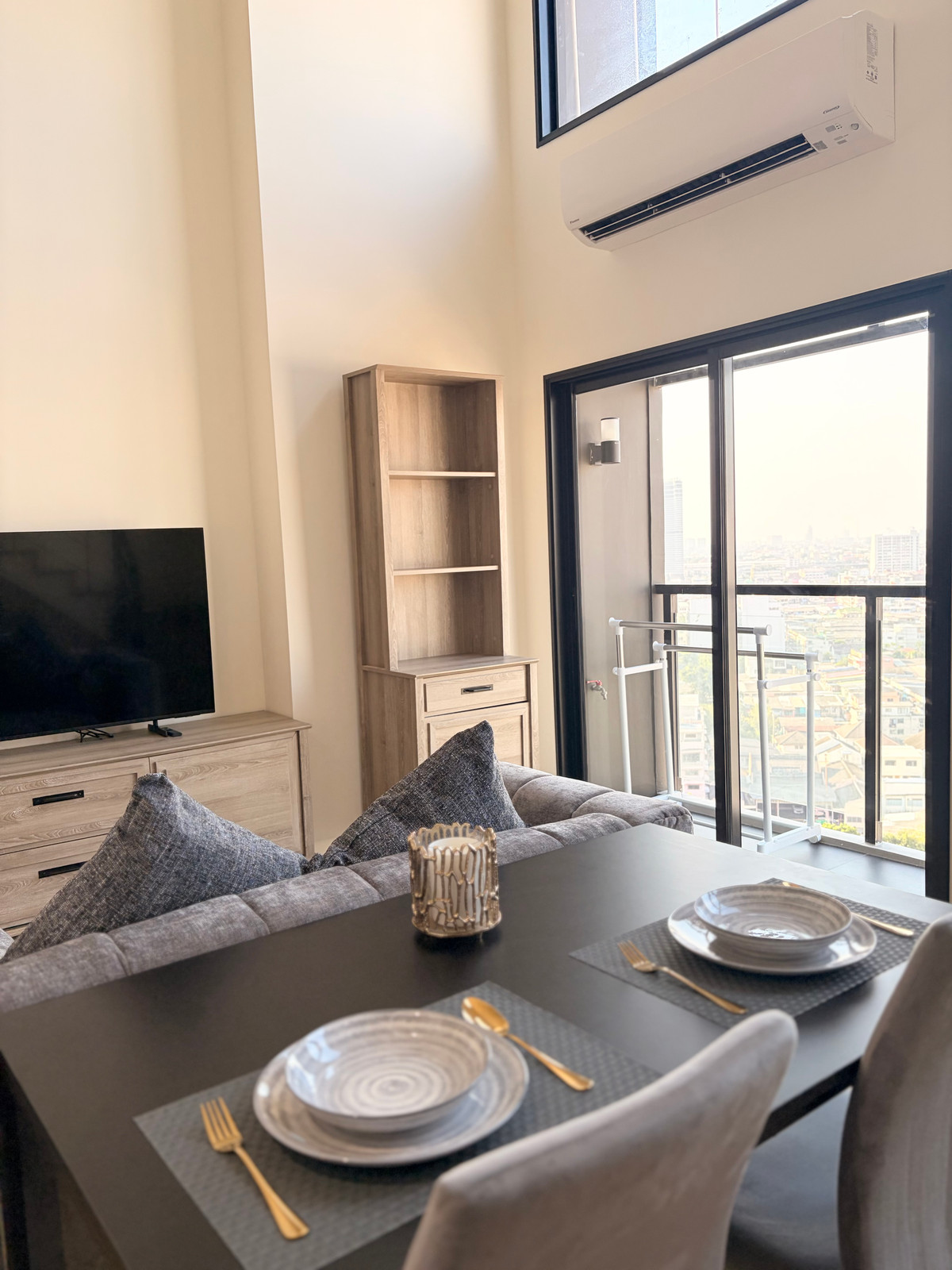 For RentCondoWongwianyai, Charoennakor : Loft Duplex room, fully furnished, ready to move in, free WiFi throughout the contract.