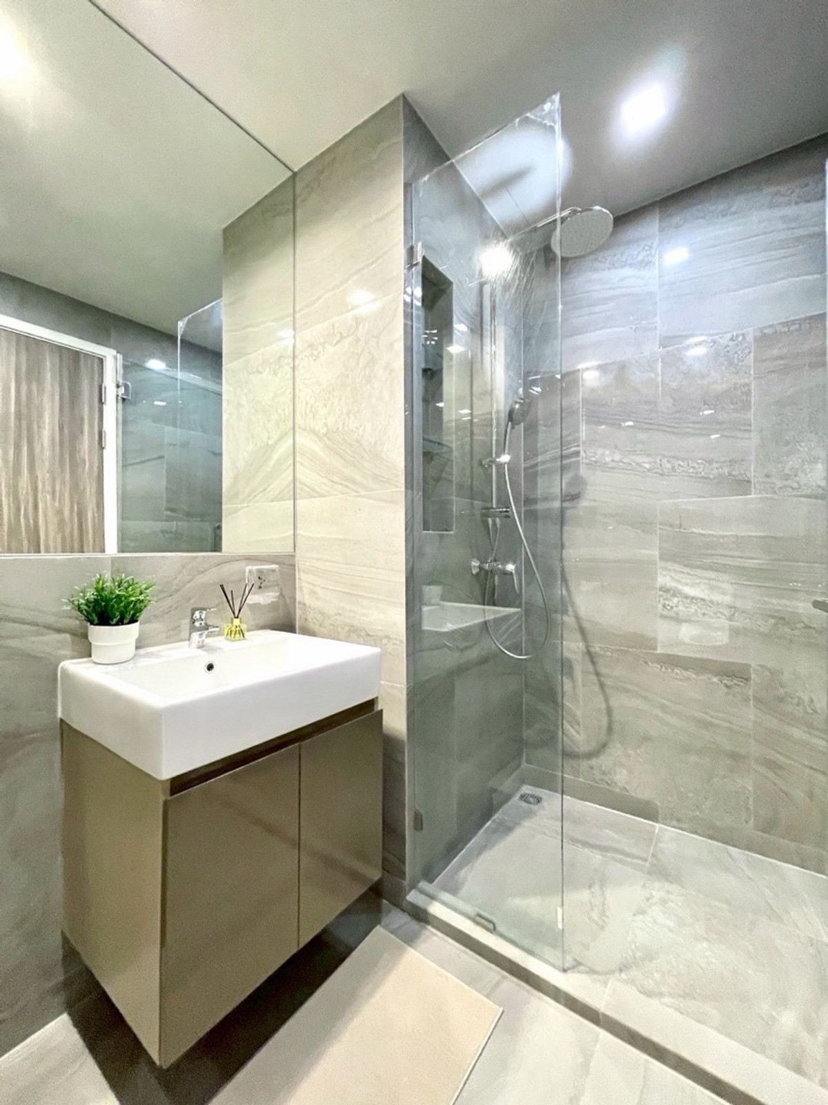 ให้เช่าคอนโดสุขุมวิท อโศก ทองหล่อ : 🚀ปล่อนเช่า Ideo Q Sukhumvit36 ห้องใหม่✨ 1 นอน 1 น้ำ 33 Sq.m. เพียง 30k/เดือน 📲 095-9299924 (K.เบนซ์) 