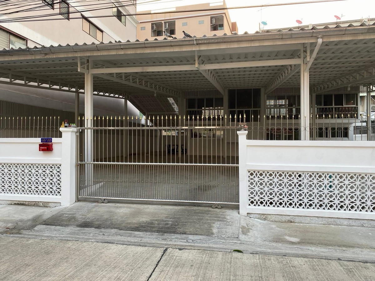 ให้เช่าบ้านลาดพร้าว เซ็นทรัลลาดพร้าว : 😍พร้อมอยู่ทันที ให้เช่าบ้านเดี่ยว 2 ชั้น 🏠
📍จากปากซอยลาดพร้าว 29 เพียง 200 เมตร 