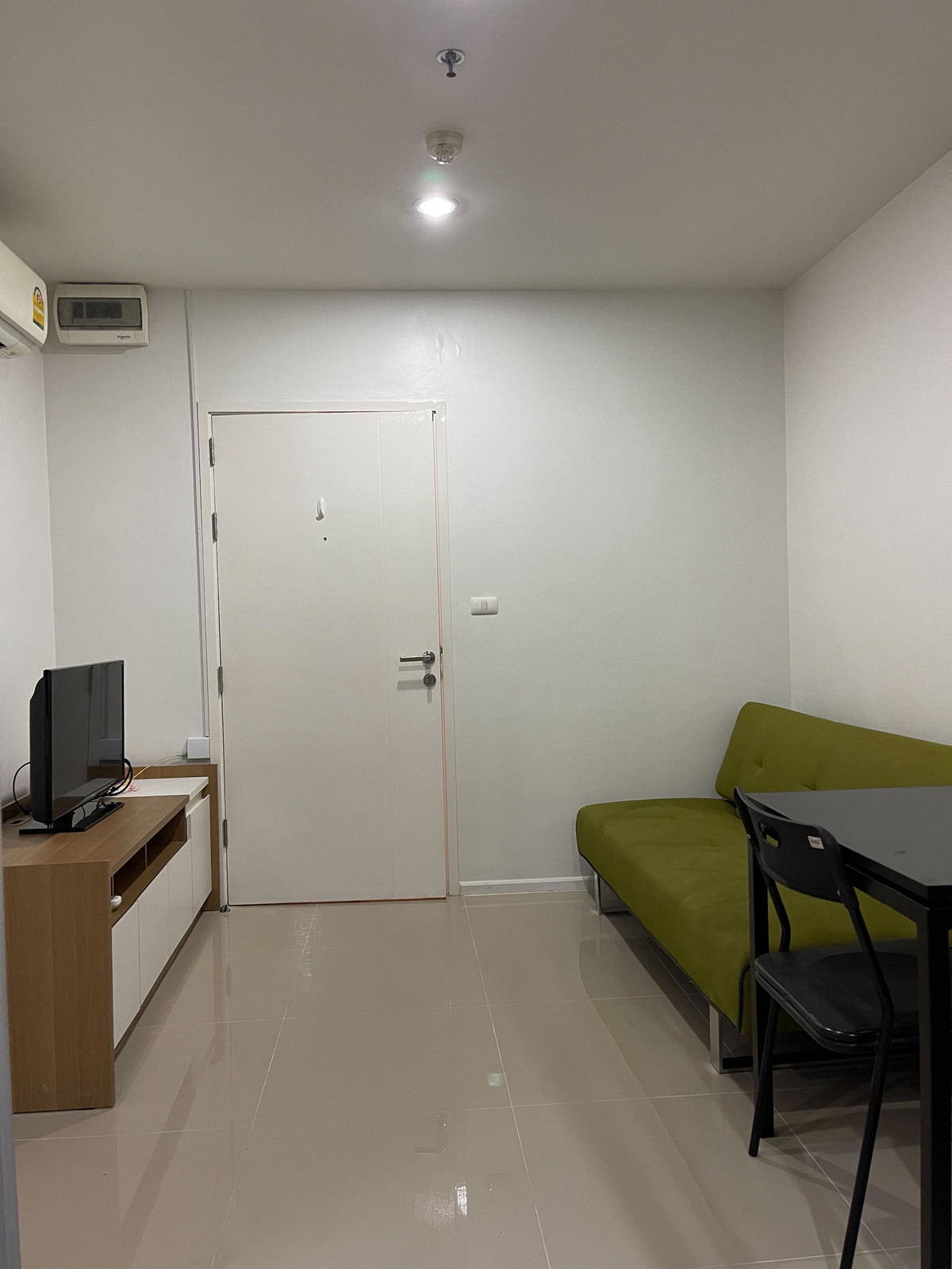 For RentCondoRama9, Petchburi, RCA : !! Beautiful room for rent, Condo Aspire Rama 9, near MRT Rama 9.