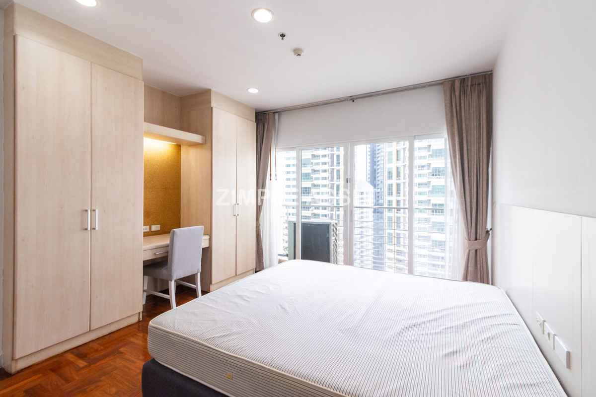 For RentSukhumvit, Asoke, Thonglor : Line ID: @zimple_asset  A luxurious residential in Sukhumvit 24. Fully furnished with complete facilities, offering a comfortable “home-like” atmosphere in a prime location with convenient access to BTS and shopping center. Pet friendly🐶