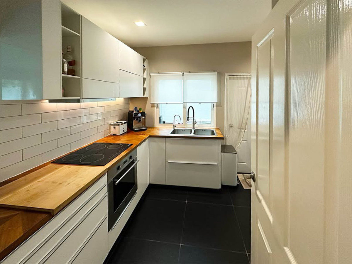 For SaleHousePattanakan, Srinakarin : 🏡 Only 6 Million Baht!! Detached House for Sale Golden Village On Nut 65