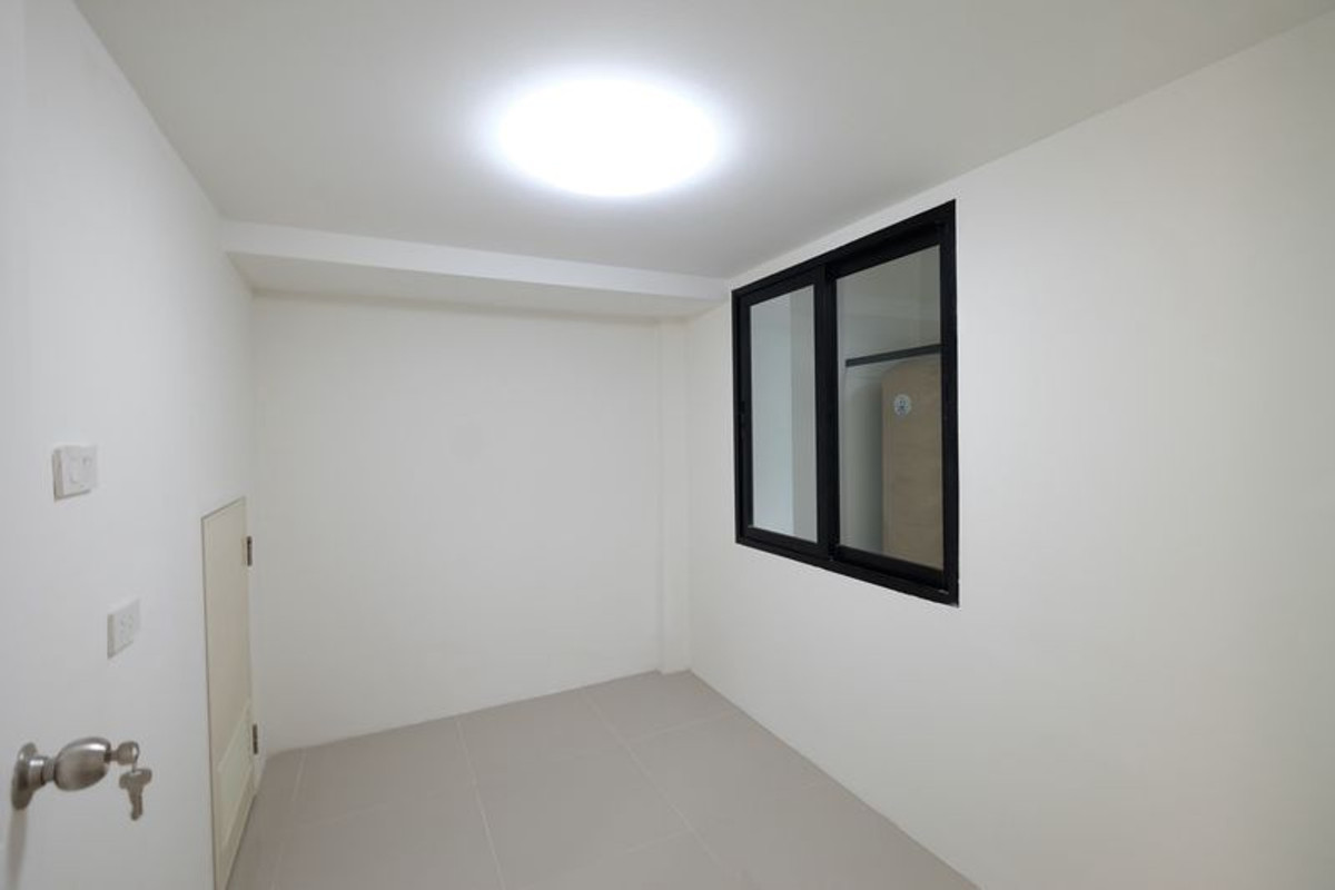 ขายทาวน์โฮมมีนบุรี-ร่มเกล้า : ทาวน์โฮม 3 ชั้น The Most สามวา-มีนบุรี ขนาด 18.6 ตารางวา 5 ห้องนอน รีโนเวทใหม่พร้อมอยู่ ถนนสามวา แขวงบางชัน เขตคลองสามวา กรุงเทพมหานคร