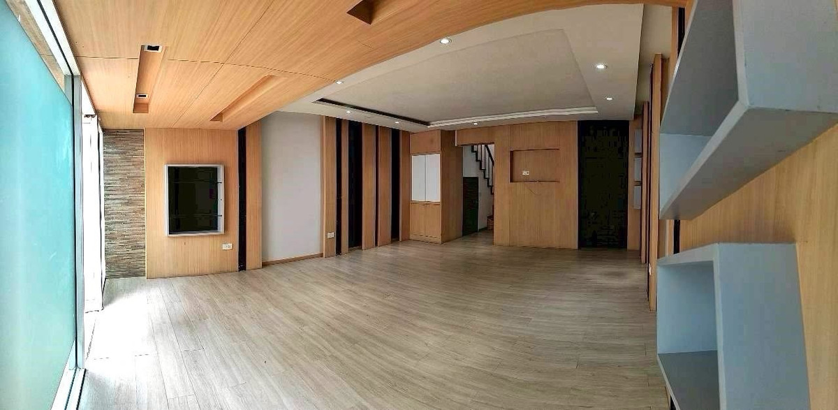 For RentRetail SpaceSukhumvit, Asoke, Thonglor : For rent, townhouse, townhome, commercial, can do business and register a company @ Thonglor 25, Sukhumvit 55, Watthana District, Bangkok