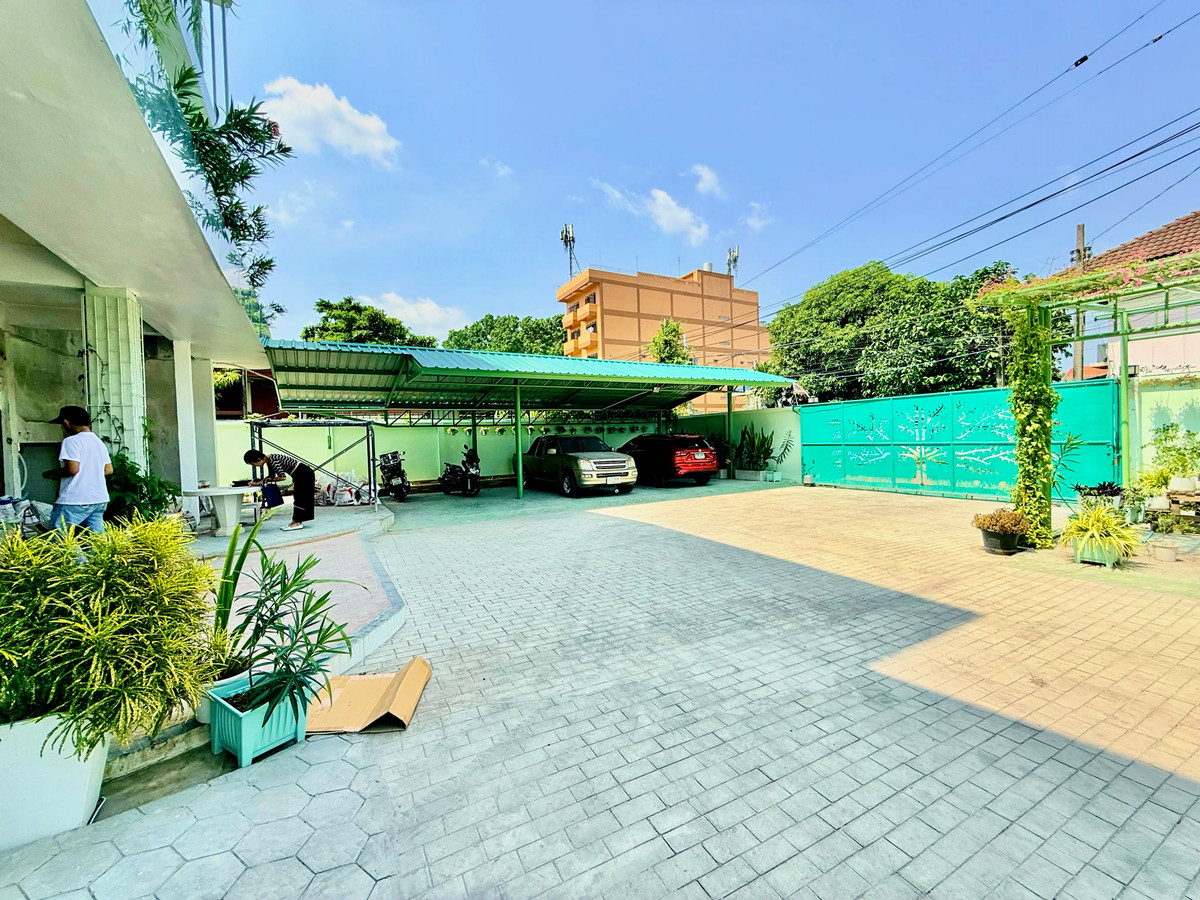 For RentOfficeRattanathibet, Sanambinna : 📢 [For Rent] Prime Office & Warehouse Complex – Rewadee Soi 7, near Nonthaburi Government Center! 🏢✨  Spacious area with versatile functions, perfect for a modern office, warehouse, or distribution center.