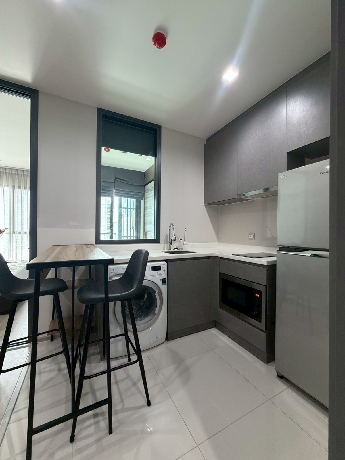 ให้เช่าคอนโดราชเทวี พญาไท : ห้องสวย พร้อมเข้าอยู่  !! ราคาพิเศษ !! 🏢 RHYTHM รางน้ำ | 35 ตร.ม. | ชั้น 6 | เช่า 26,000 บาท/เดือน