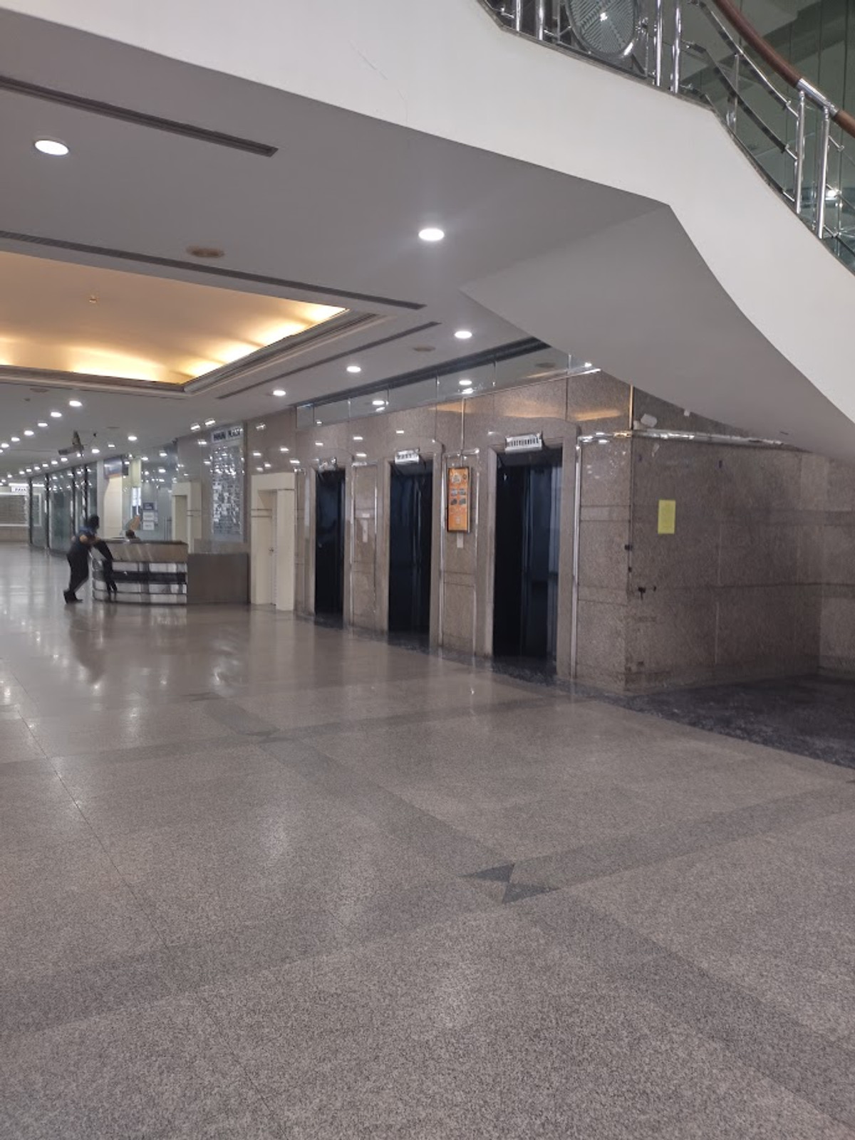 For SaleOfficeRatchathewi,Phayathai : Office space for sale, 93 sq m., Phayathai Plaza, next to BTS Phayathai.