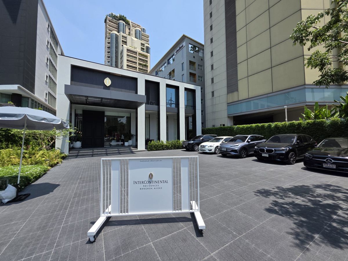ขายคอนโดสุขุมวิท อโศก ทองหล่อ : Intercontinental Residences Bangkok Asoke: 453sqm. 4bed 4.5bath 219,000,000 bht. with maidroom, yard and storage Am: 0656199198