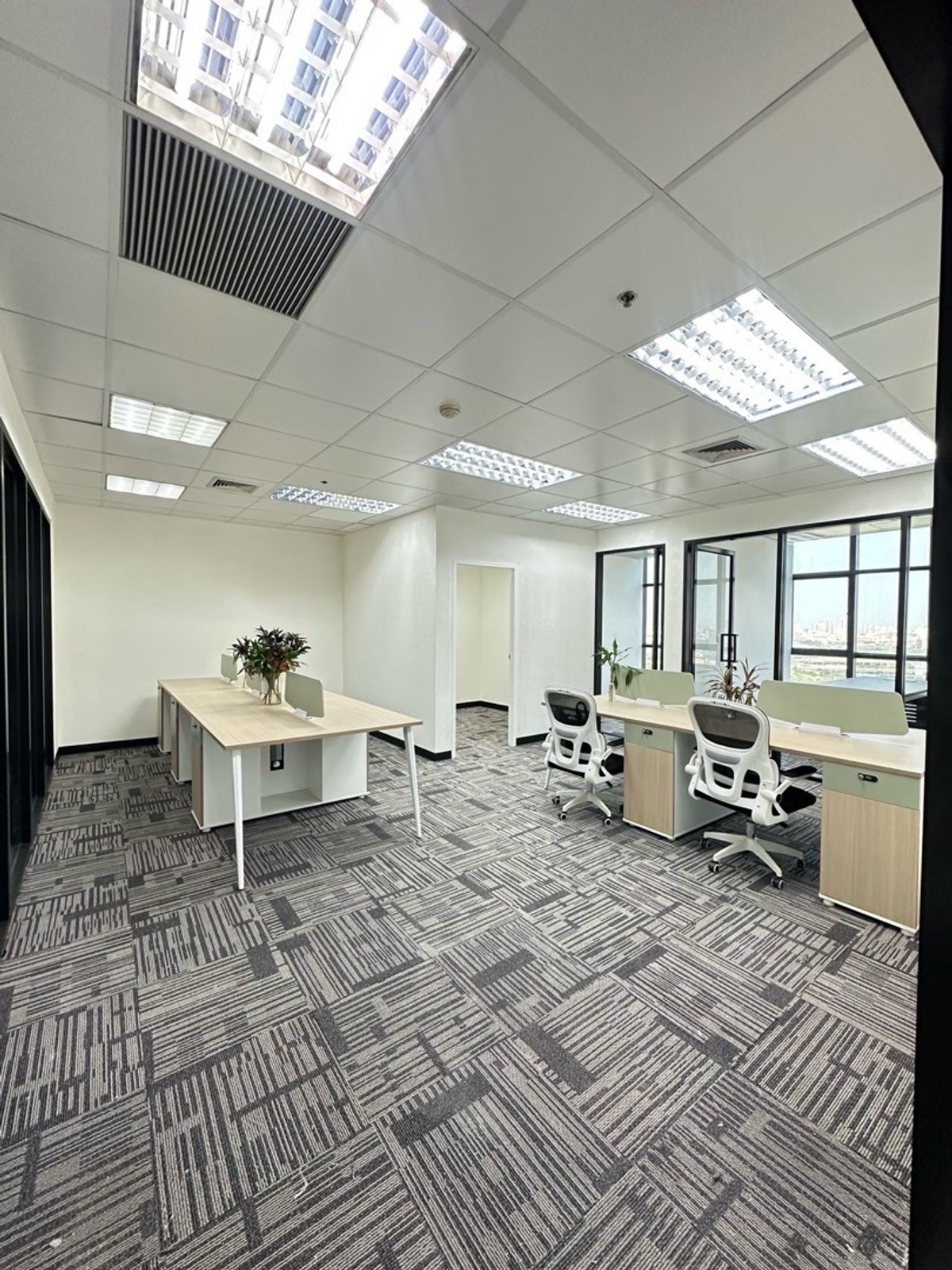 ให้เช่าสำนักงานวิทยุ ชิดลม หลังสวน : ให้เช่าออฟฟิศ 500เมตร MRT Rama9 หลายยูนิต 40, 65, 82, 138 ตรม 