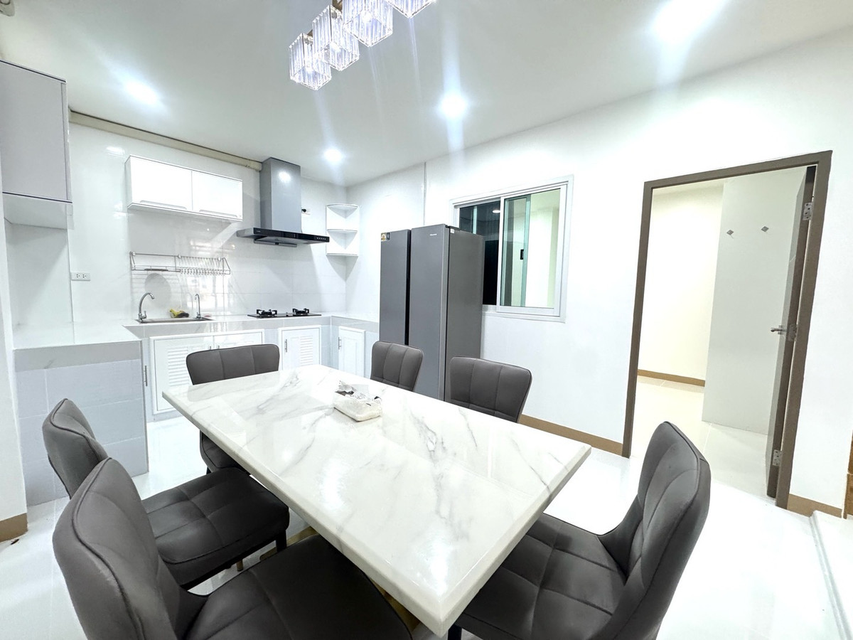 For RentHouseRatchadapisek, Huaikwang, Suttisan : 🌈Townhouse 2 floors, 5Bed 2Bath, Charoen 29, Ratchada 18, Huai Khwang, new house, available, ready to move in🔆