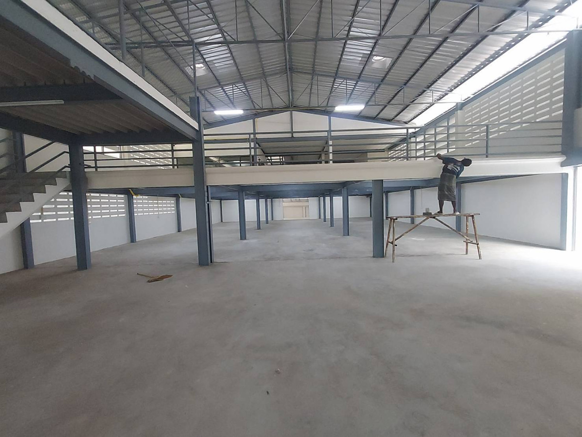 For RentWarehouseRathburana, Suksawat : Newly renovated warehouse for rent, Phutthabucha Road, Bang Mot, total usable area 1,870 sq m., large cars can enter and exit.