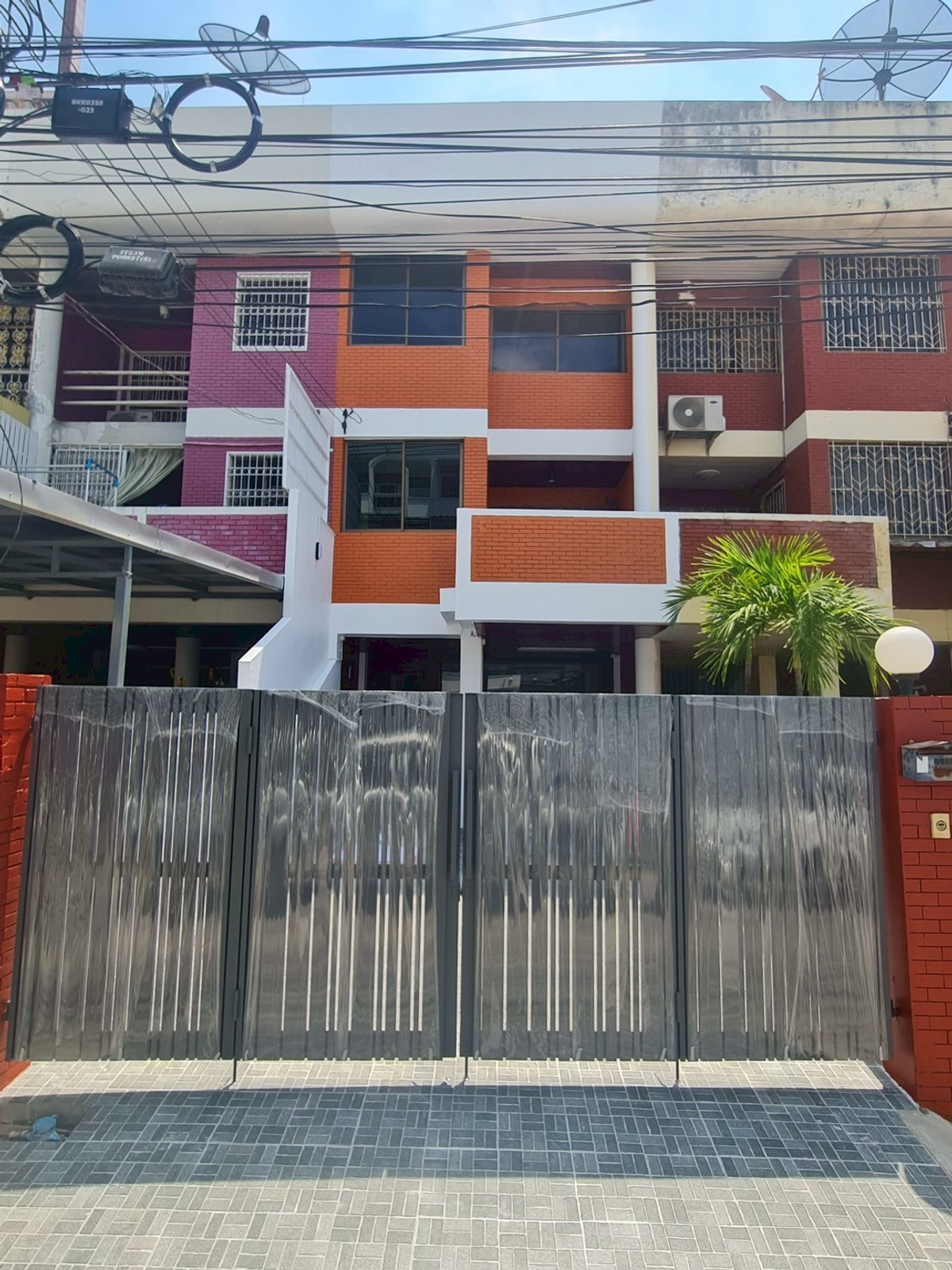 ขายทาวน์โฮมสะพานควาย จตุจักร : [เจ้าของขายเอง] ขายทาว์นเฮ้าส์ เล่นระดับ 5 ชั้น พร้อมอยู่ ซ.อินทามระ 35 ใกล้ MRT /ทางด่วน