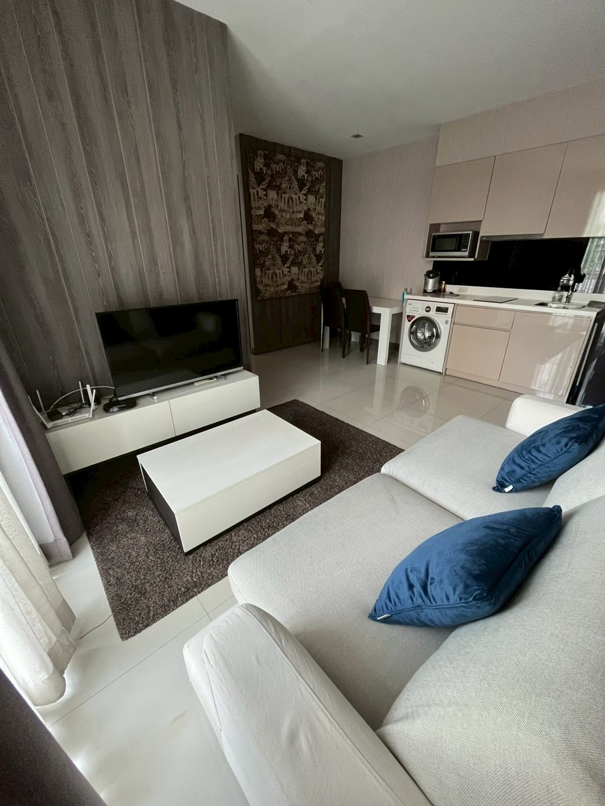 For SaleCondoSukhumvit, Asoke, Thonglor : Trapezo Sukhumvit 16 / 2 Bedrooms (SALE WITH TENANT), Trapezo Sukhumvit 16 / 2 Bedrooms (Sale with Tenant) BJ114