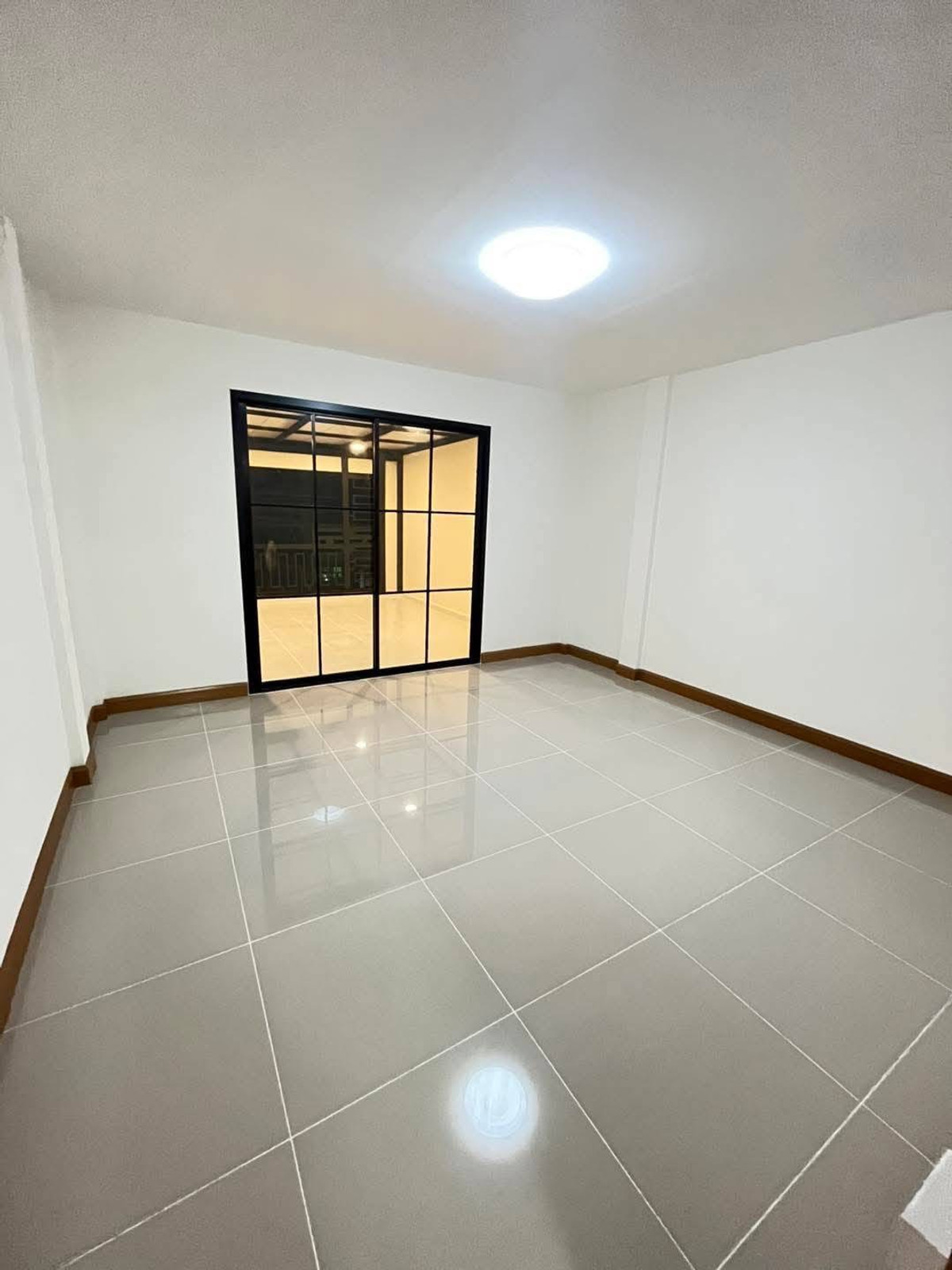 ขายทาวน์โฮมนนทบุรี บางใหญ่ บางบัวทอง : ขายทาวน์เฮาส์พระปิ่น 3 บางใหญ่ 17 ตร.ว. 3 นอน แต่งใหม่มีระเบียง ฟรีเฟอร์ฯ ฟรีโอน