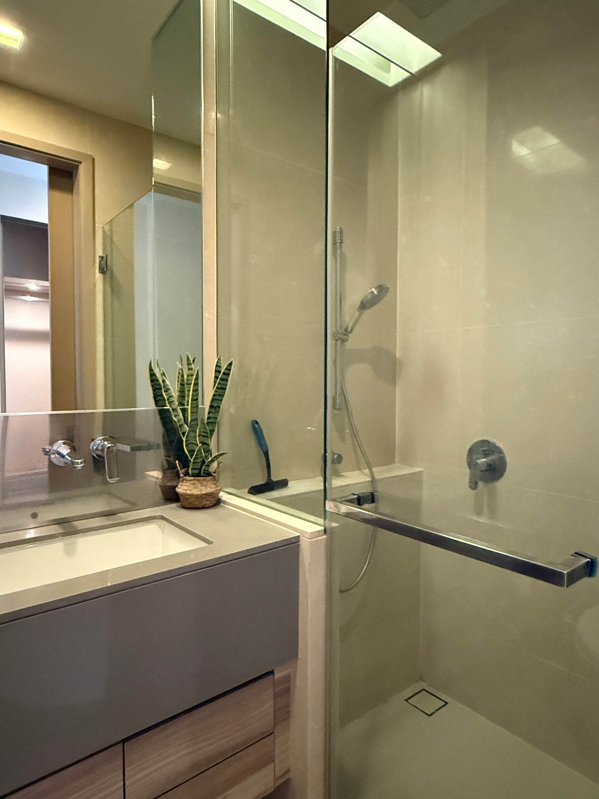 ให้เช่าคอนโดสุขุมวิท อโศก ทองหล่อ : คอนโด 1 ห้องนอนบรรยากาศอบอุ่น ชั้นสูง วิวเมือง ทำเลกรุงเทพฯ ใจกลางเมือง