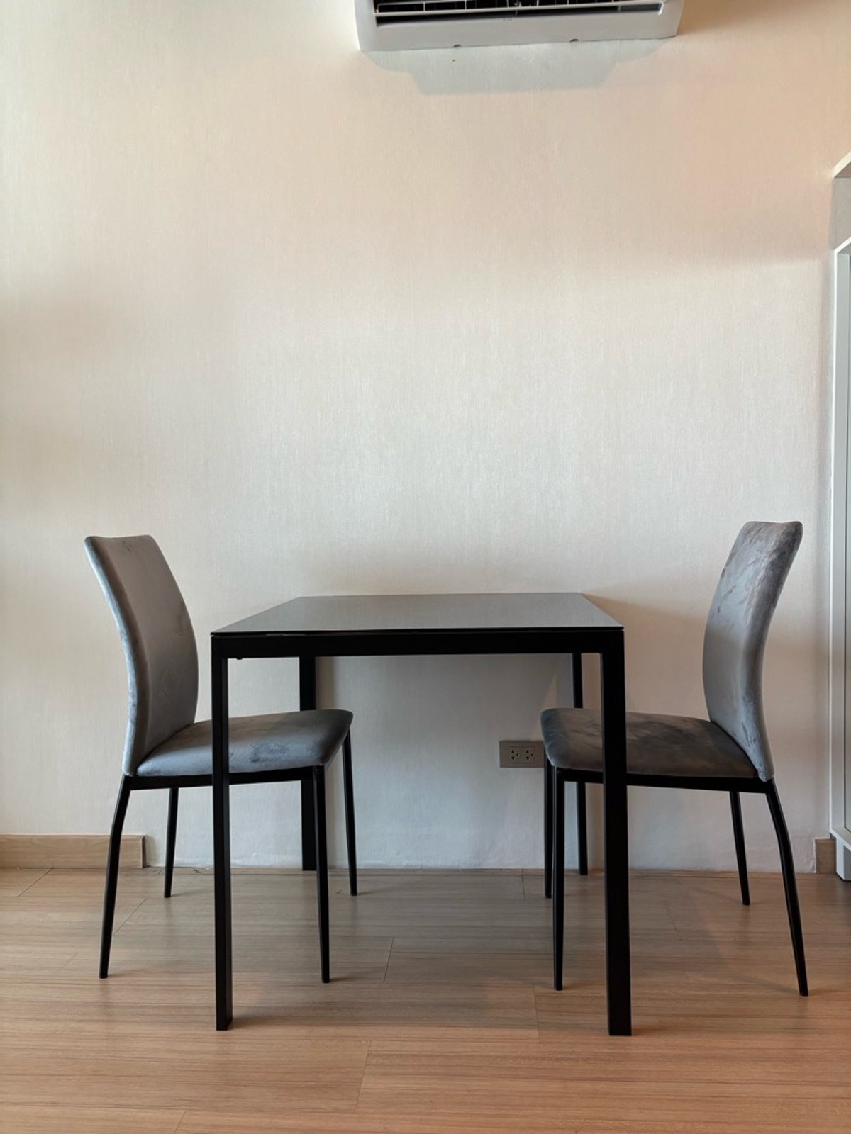 For RentCondoOnnut, Udomsuk : New Luxury Scented Room at Skywalk Residences – Only 22,000 THB/Month! ✨🏙️
รีบเลย ห้องใหม่หอมกลิ่นหรูมาก ที่ Skywalk Residences ใกล้ BTS พระโขนง เดินเพียงไม่กี่นาที 🚆