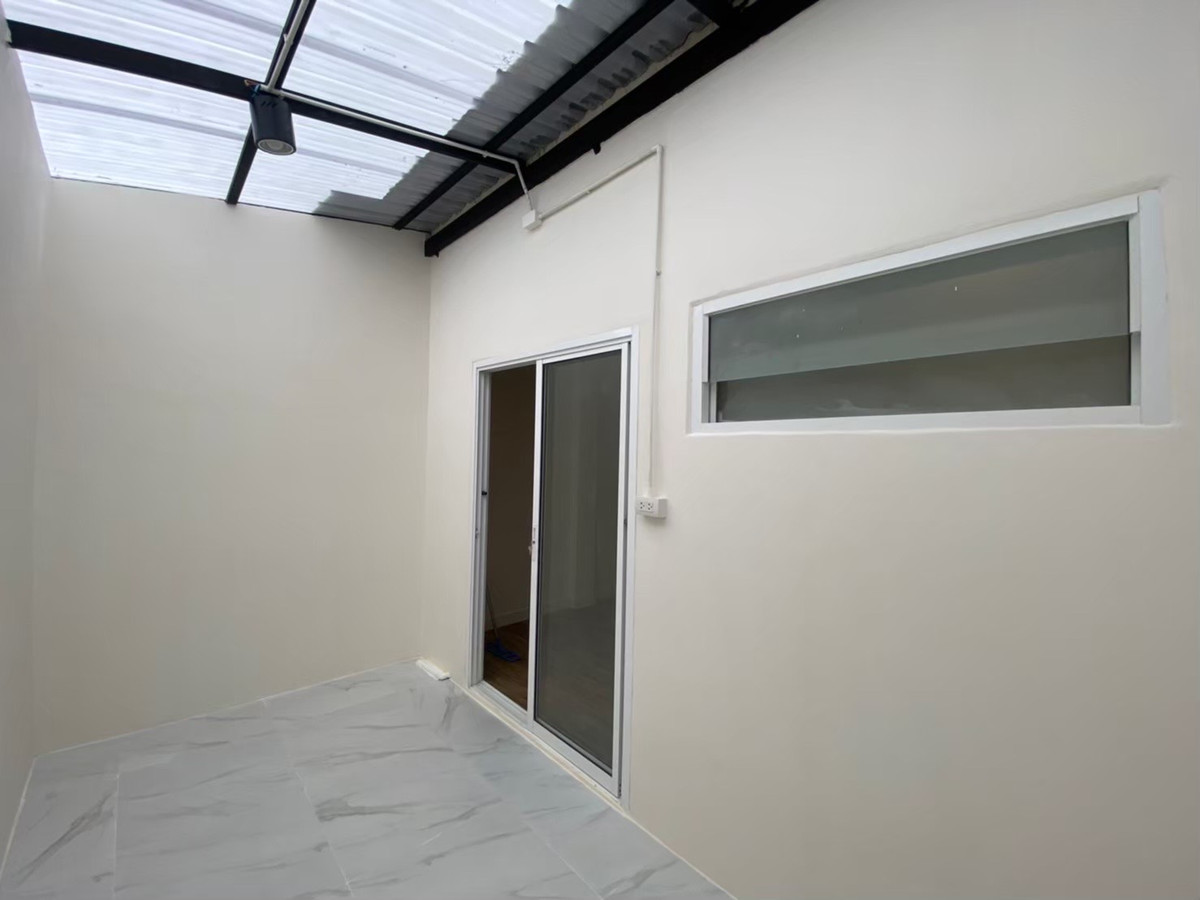 For SaleTownhomeVipawadee, Don Mueang, Lak Si : Newly renovated house for sale, 2-story townhouse, 16 sq m, Rattanawalai Village. Near Don Mueang Airport and the Red Line.