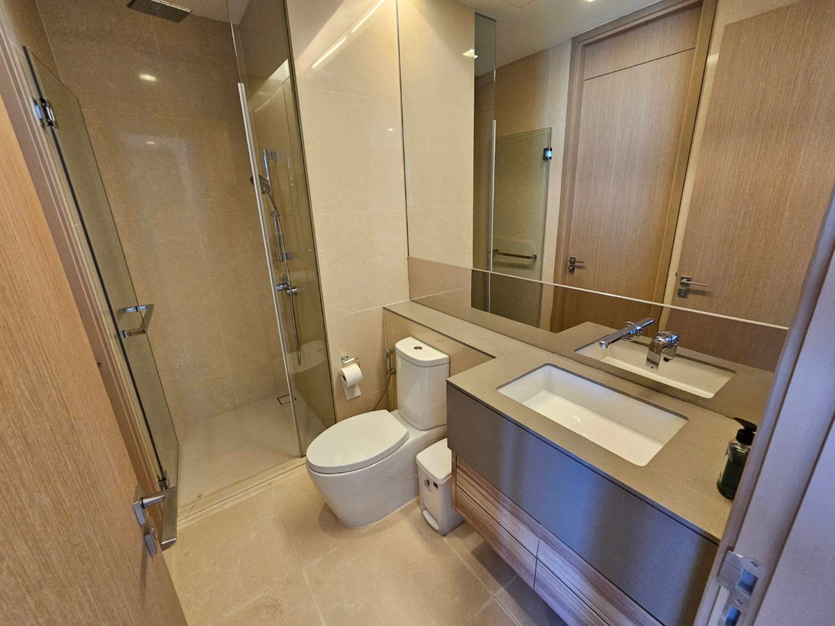 For RentCondoSukhumvit, Asoke, Thonglor : For rent The Esse Asoke near MRT Sukhumvit!  2 bedrooms, 2 bathrooms, luxuriously decorated, high floor, great view.