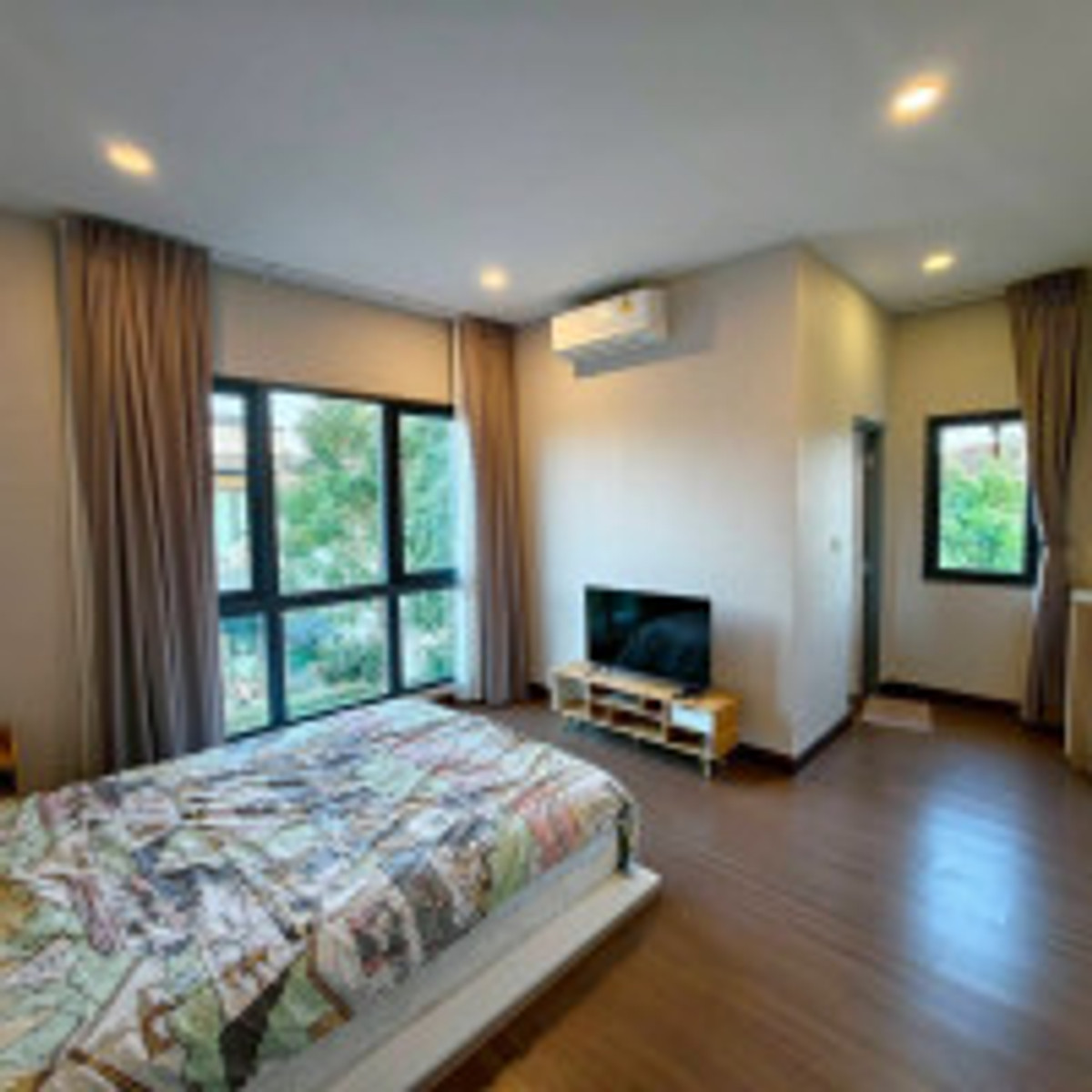 HouseLadkrabang, Suwannaphum Airport : Sell/rent luxury house THE CITY Sukhumvit-On Nut Private corner house, 4 bedrooms, 5 bathrooms, 18.5 million (rent 1 hundred thousand), has a separate pet room, fully furnished, ready to move in, AP quality society.