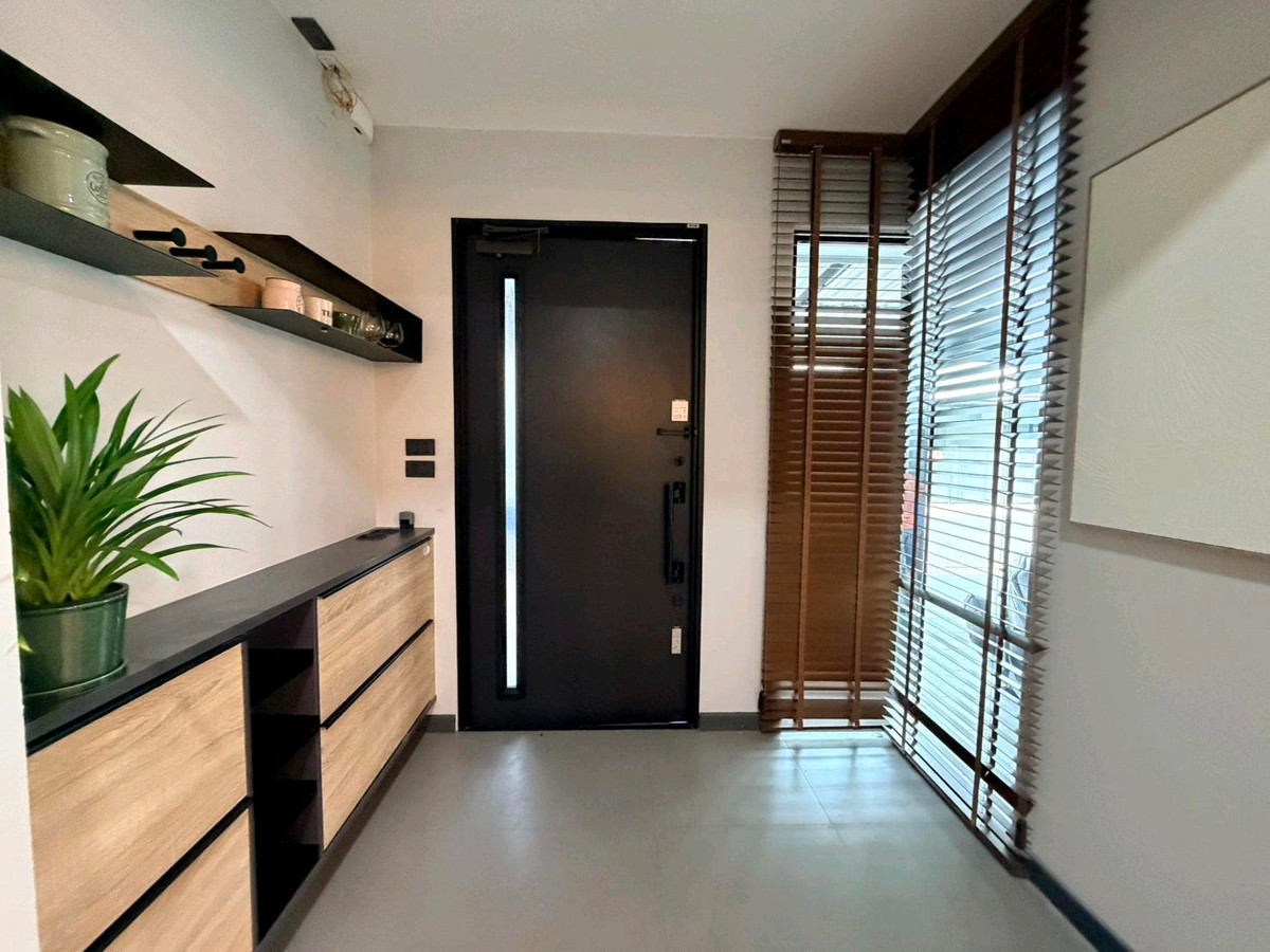 ทาวน์โฮมบางนา แบริ่ง ลาซาล : บ้านสวยตกแต่งพร้อมอยู่ วีเว่ทาวโฮม บางนา กม.7 Tel: 083-966-3665