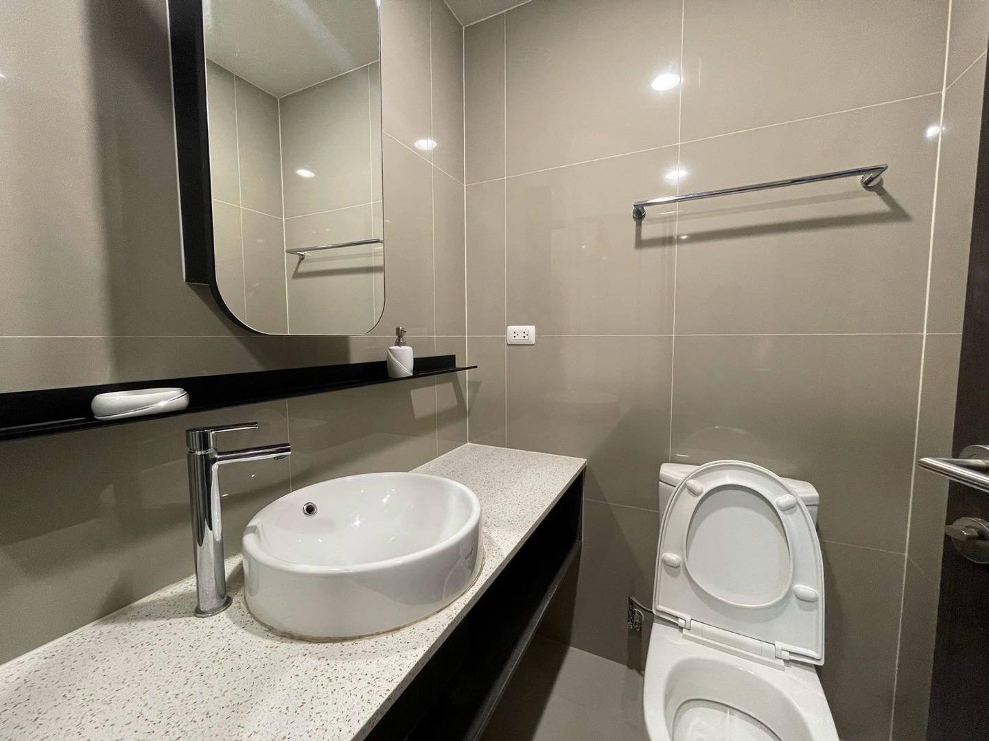 ให้เช่าคอนโดรัชดา ห้วยขวาง : 2 Bed XT HUAIKHWANG Ready to move in