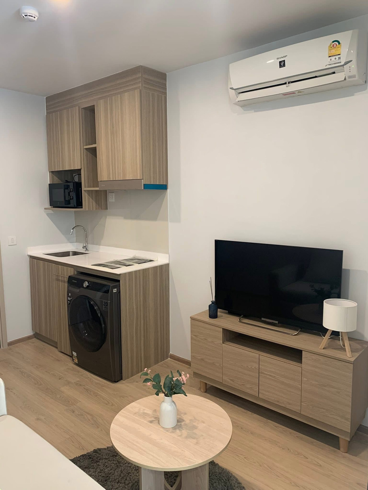 For RentCondoKhlongtoei, Kluaynamthai : For rent Life Rama4 – Asoke | 22,000 /Month