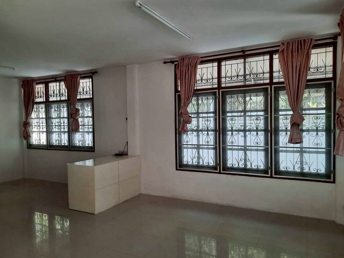 For RentHome OfficeRatchadapisek, Huaikwang, Suttisan : 🏙️2-story detached house for rent, Ban Huai Khwang, suitable for living or home office ⚡️🔥