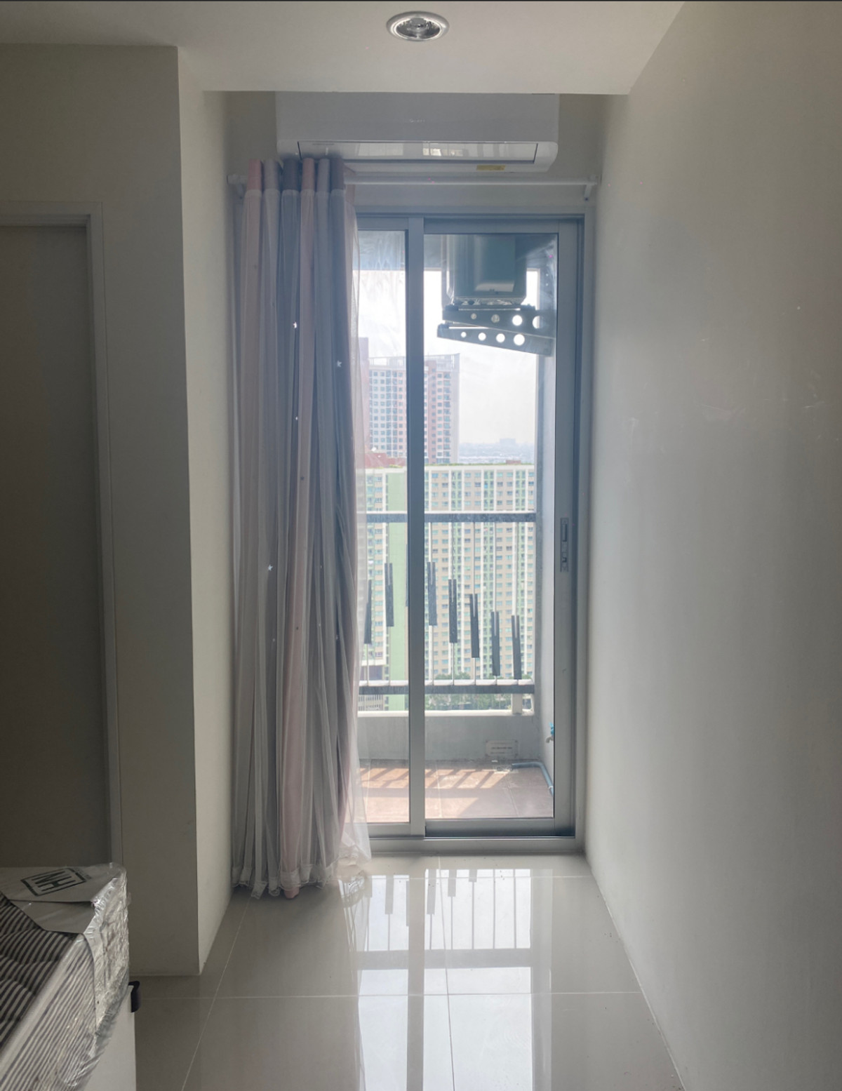 ให้เช่าคอนโดพัฒนาการ ศรีนครินทร์ : อัสสกาญจน์ เพลส ศรีนครินทร์ (ชั้น 28) ชั้นสูง มีความปลอดภัยสูง ใกล้ MRT หัวหมาก