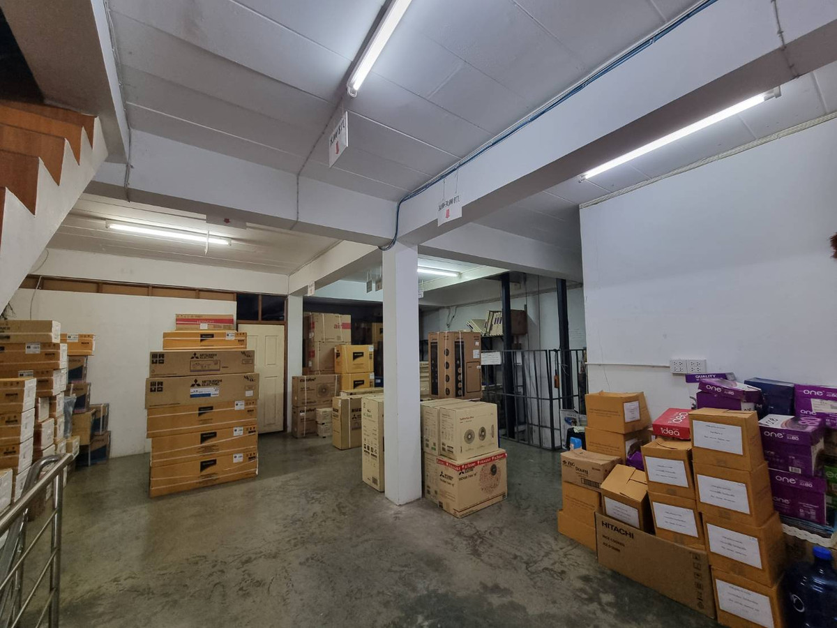 ขายอาคารพาณิชย์นนทบุรี บางใหญ่ บางบัวทอง : อาคารพาณิชย์ ซอยวัดลาดปลาดุก / 4 ห้องนอน (ขาย), Commercial Building Soi Wat Lat Pla Duk / 4 Bedrooms (FOR SALE) AOM097