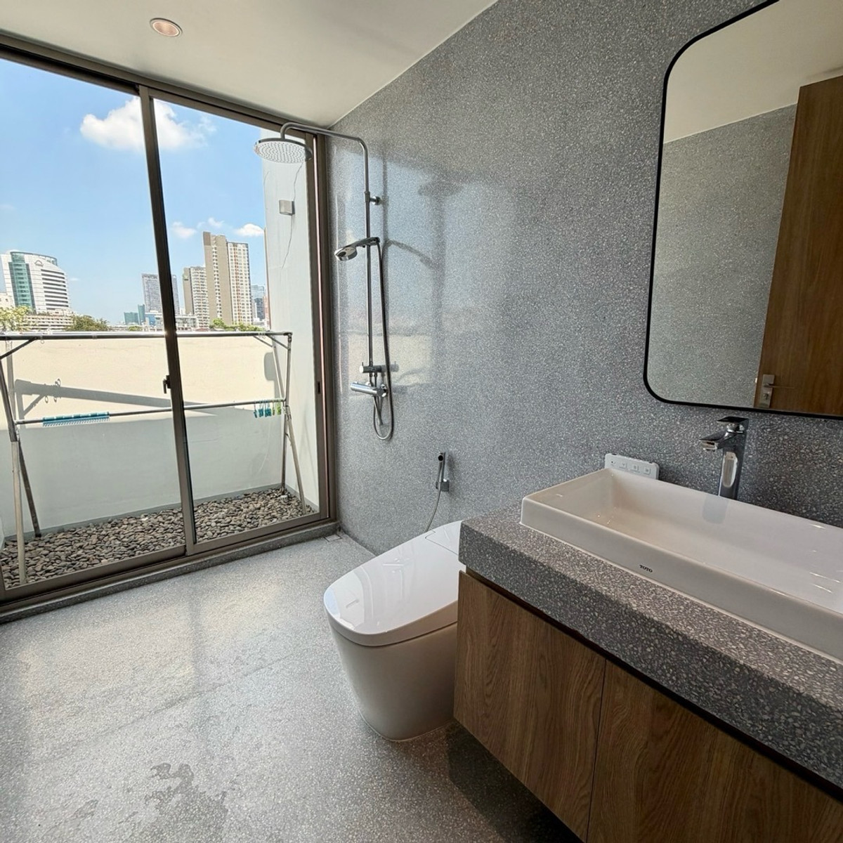 For SaleHome OfficeSapankwai,Jatujak : For sale 🏢 Luxurious 5-story home office with elevator + private swimming pool.
Saphan Khwai - Ari location | Modern Luxury design