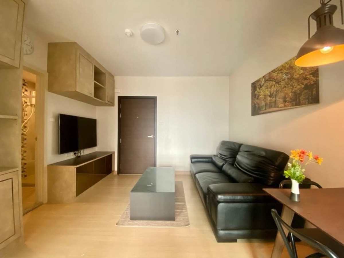 For RentCondoRama9, Petchburi, RCA : Condo for rent, Supalai Veranda Rama 9, Building A, 18th floor, Room 367, size 39 sq m.
Premium grade furniture, complete, ready to move in 
Rent 17,500 baht/month. If interested, contact 0917519869.
line: pengiphone