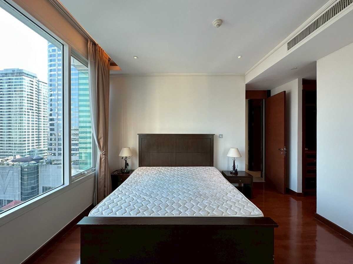 For RentCondoSathorn, Narathiwat : For Rent - Condo, Sathorn city view from the corner room. Large room in the heart of Sathorn, 120 sq m., walk to BTS St. Louis | The Infinity Sathorn