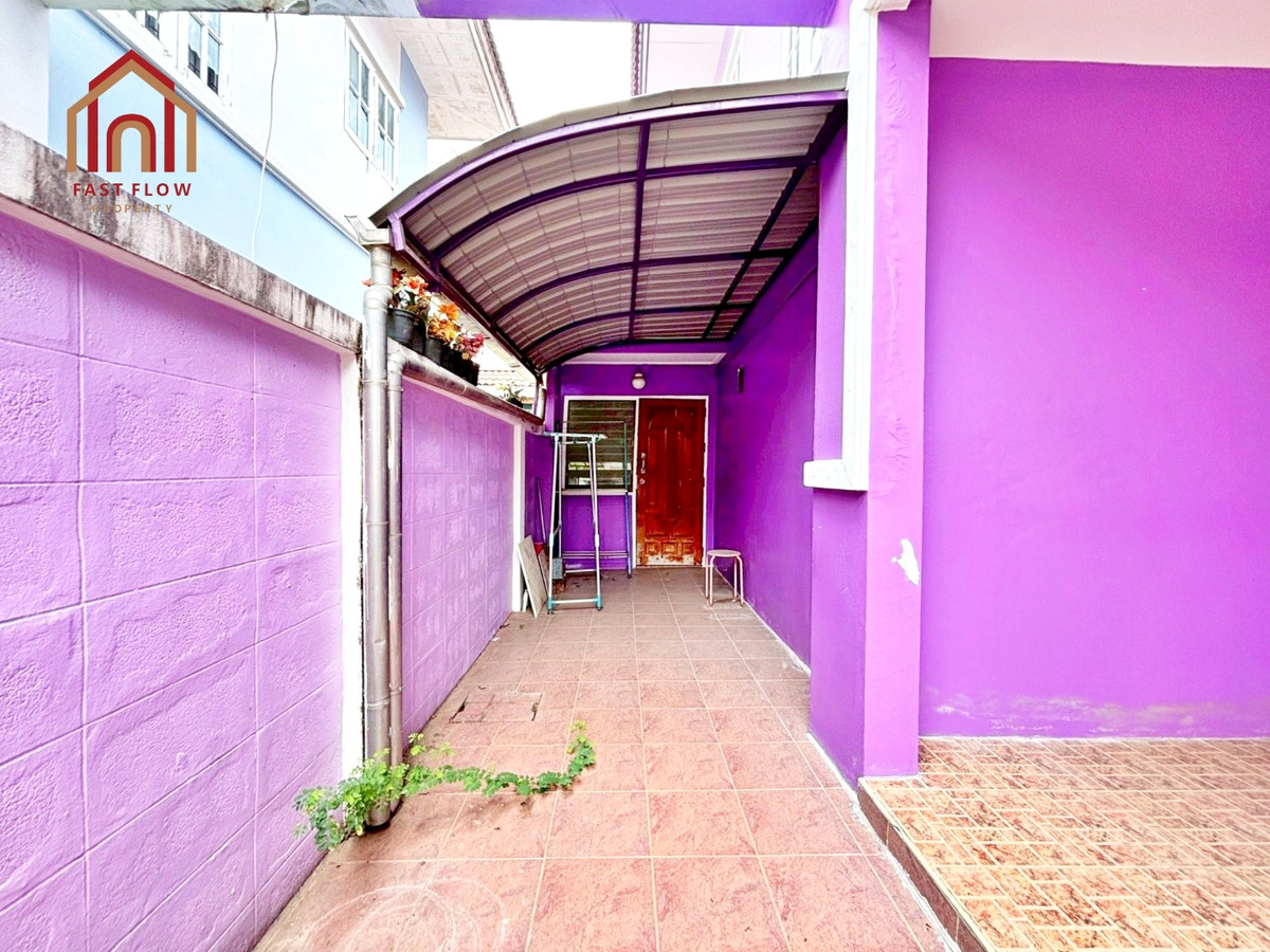 For RentPathum Thani,Rangsit, Thammasat : Twin house for rent, Burirom, 36 sq m, Rangsit, Khlong 4, kitchen addition, Phra Ong Chao Sai Road. Single house mood Sawai Pracharat Road MAY