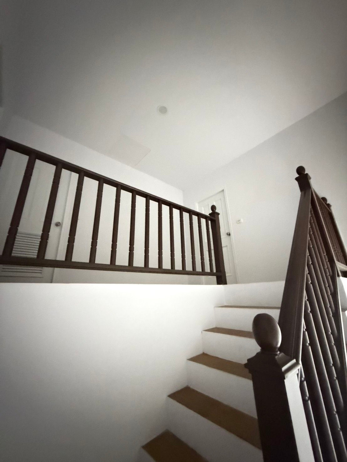 For RentTownhomeThaphra, Talat Phlu, Wutthakat : 3-story townhome, corner room, beautifully decorated, for rent in Phasi Charoen-Bang Wa area. Near BTS Bang Wa, only 1.8 km.