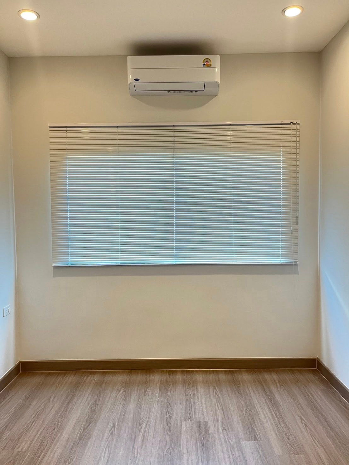 ให้เช่าทาวน์โฮมบางนา แบริ่ง ลาซาล : (ให้เช่า) **  ทาวน์โฮม วี คอมพาวด์ บางนา-ศรีนครินทร์ **