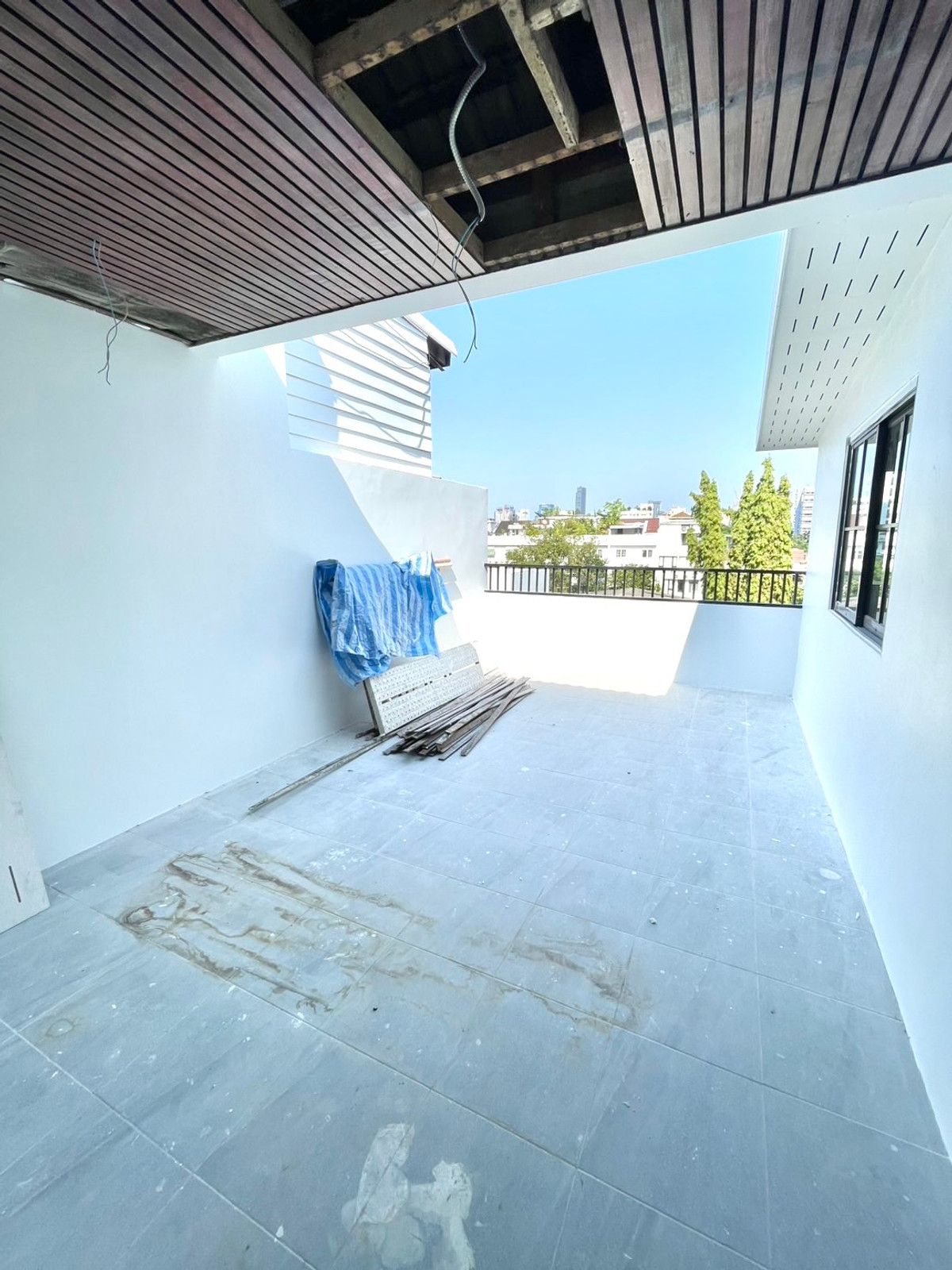 For RentTownhomeSukhumvit, Asoke, Thonglor : Townhouse for rent near Sukhumvit 31, can be used as a home office. Newly renovated, ready to move in