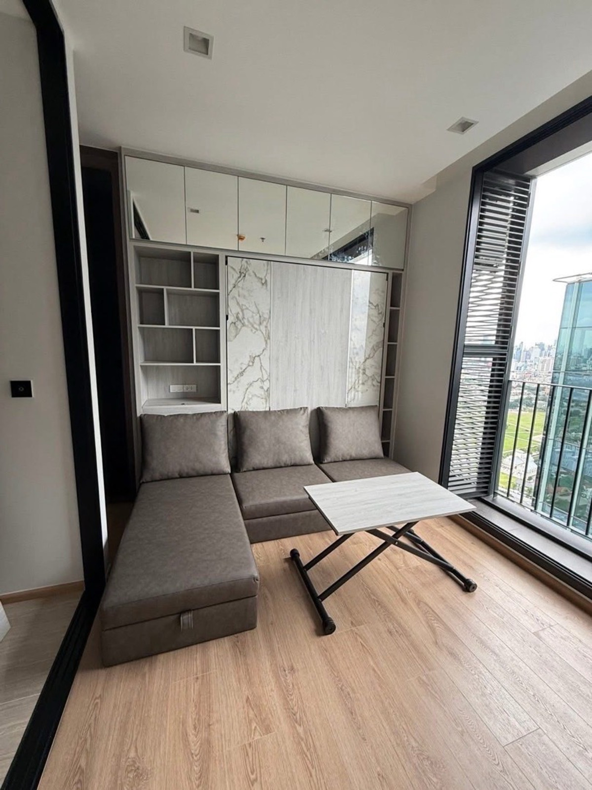For RentCondoAri,Anusaowaree : 🩷 Noble Around Ari line @900cqqhk 
Room size 27 sq m., high floor 33 
2 in 1 function L-shaped sofa that can be adjusted freely. Complete with a multi-purpose foldable bed and a table that can be adjusted as desired.
✅ Fully furnished as shown in picture,