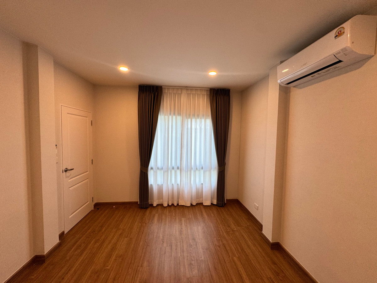 For RentHouseVipawadee, Don Mueang, Lak Si : 2-story detached house with furniture, beautifully decorated, for rent in Don Mueang-Vibhavadi area. Near Don Mueang Airport, only 3 km.