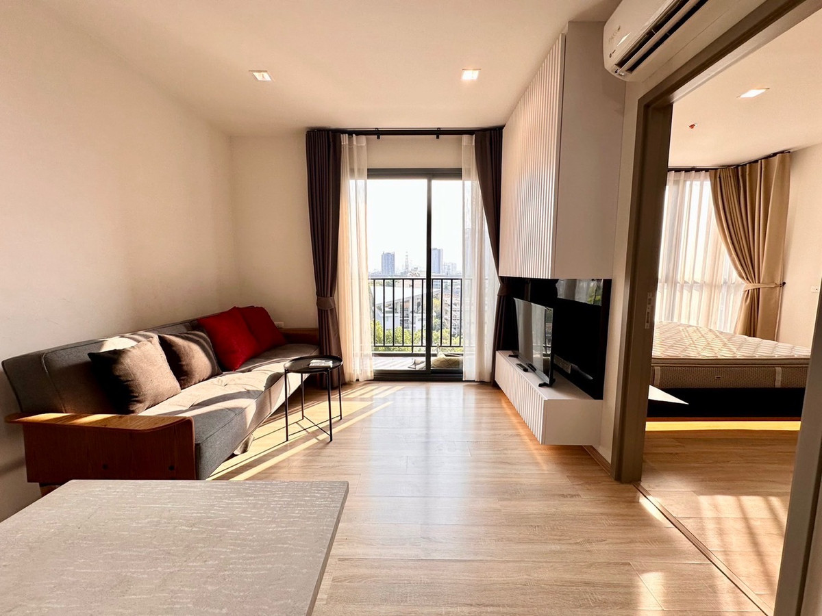 For RentCondoRama9, Petchburi, RCA : For rent: The Base Garden Rama9, corner room.