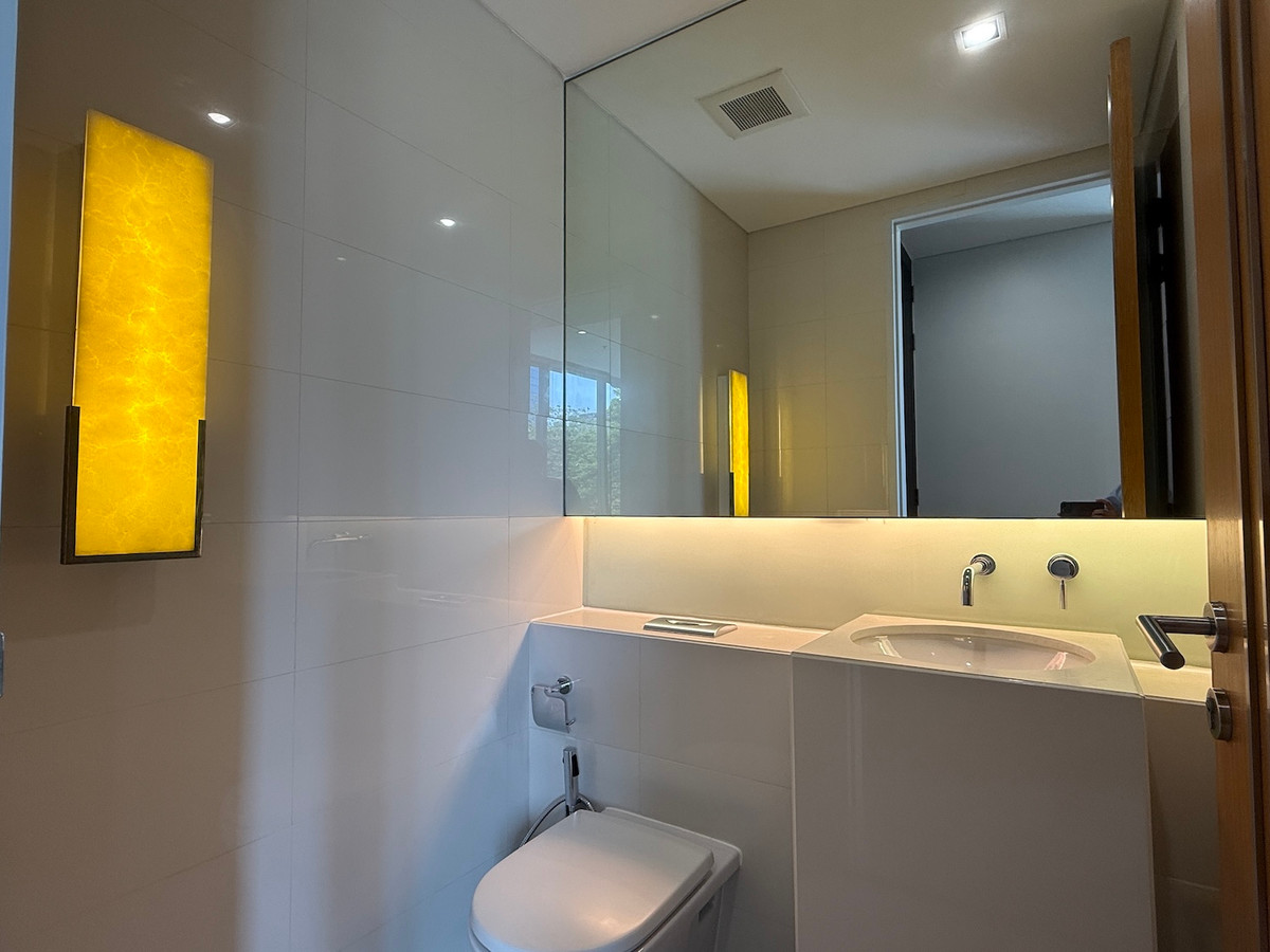 ให้เช่าคอนโดสุขุมวิท อโศก ทองหล่อ : คอนโดห้องใหญ่ 3 ห้องนอน พร้อมระเบียงกว้าง วิวสวน  ใกล้อโศกและพร้อมพงศ์