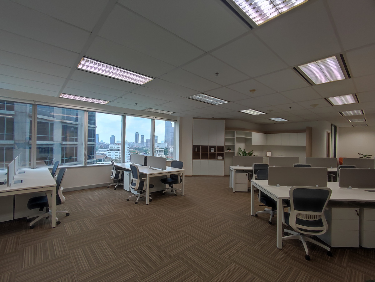 For RentOfficeWitthayu, Chidlom, Langsuan, Ploenchit : Office for rent, Ploenchit (Office For Rent), CRC Tower All Seasons Place, office space, size 100 - 1,700 square meters, price 990 baht/sq m, near BTS Ploenchit, Wireless Road, Lumpini, Chidlom, Pathumwan, Lang Suan 
 
