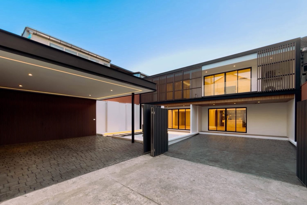 ขายบ้านอ่อนนุช อุดมสุข : บ้านแฝดสุขุมวิท 81 ใกล้ BTS อ่อนนุช บ้านหรู Modern Luxury ใจกลางเมือง