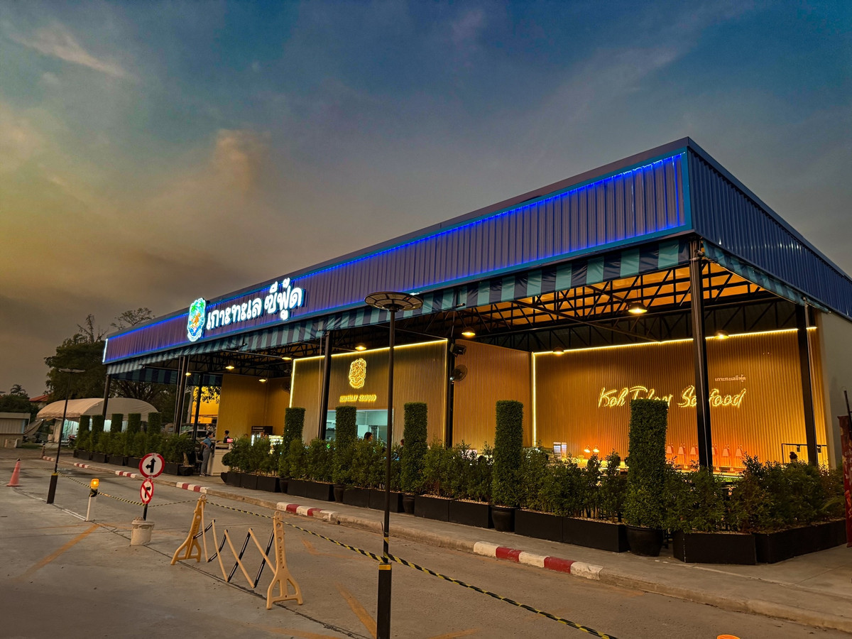 For LeaseholdRetail SpaceLadkrabang, Suwannaphum Airport : Buffet business for sale, next to Namchai Market, Lat Krabang, Mako Robinson, complete with food recipes. You can continue to manage.