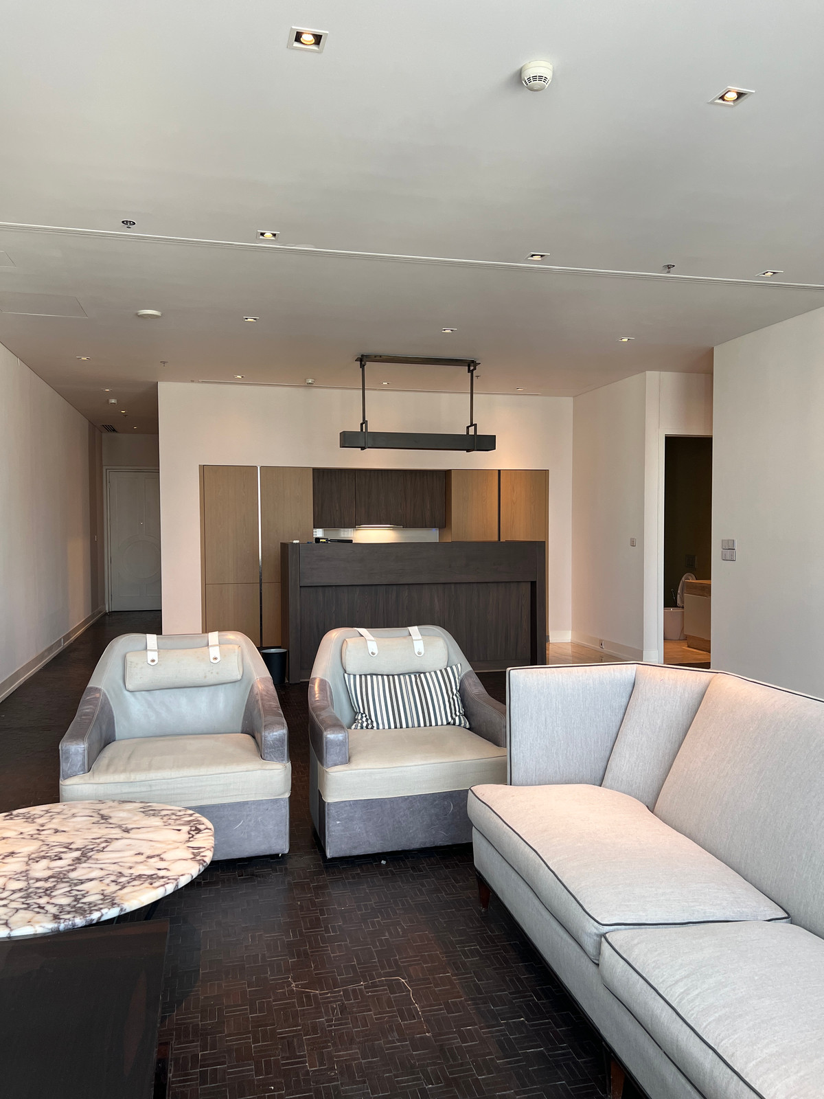 ขายคอนโดสาทร นราธิวาส : 🚨🔥 ขายด่วน | Ritz-Carlton Residences | 3 นอน | 211 ตร.ม. | ชั้น 28 | 65 ล้าน ALL-IN ⚡ ไม่มีค่าโอน ⚡ ไม่มีภาษี ⚡ ไม่มีค่าใช้จ่ายเพิ่ม | ~308K/ตร.ม. เทียบตลาด 440K/ตร.ม. 💰 ต่ำกว่าตลาด 30% 🏙️