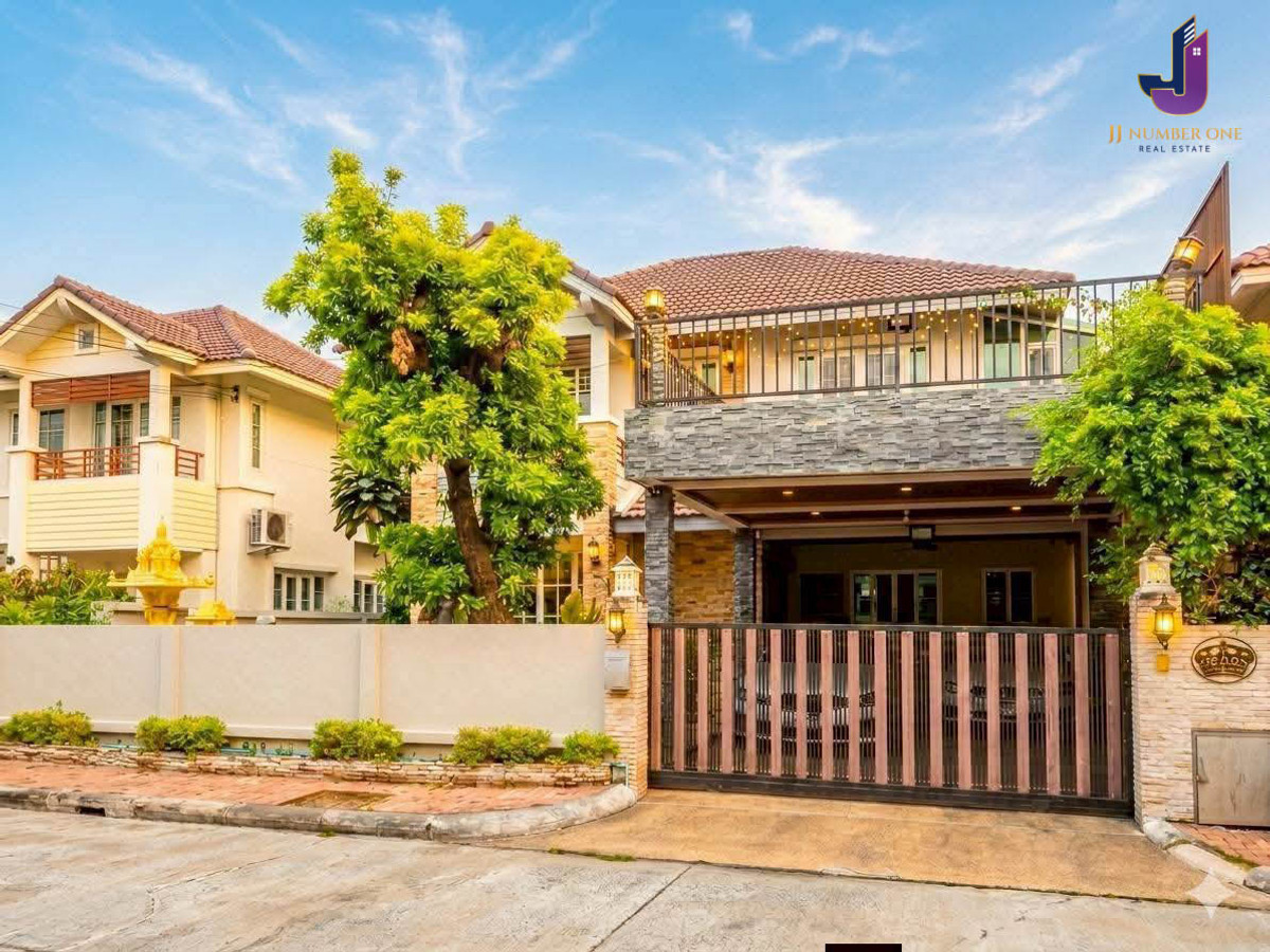 ขายบ้านลาดกระบัง สุวรรณภูมิ :  ขายบ้านเดี่ยว ภัทรา วงแหวน–อ่อนนุช  3 ห้องนอน 3 ห้องน้ำ เนื้อที่ 57.4 ตร.ว. พื้นที่ใช้สอย 160 ตร.ม.  บ้านเลขที่มงคลสุดหายาก 33/33