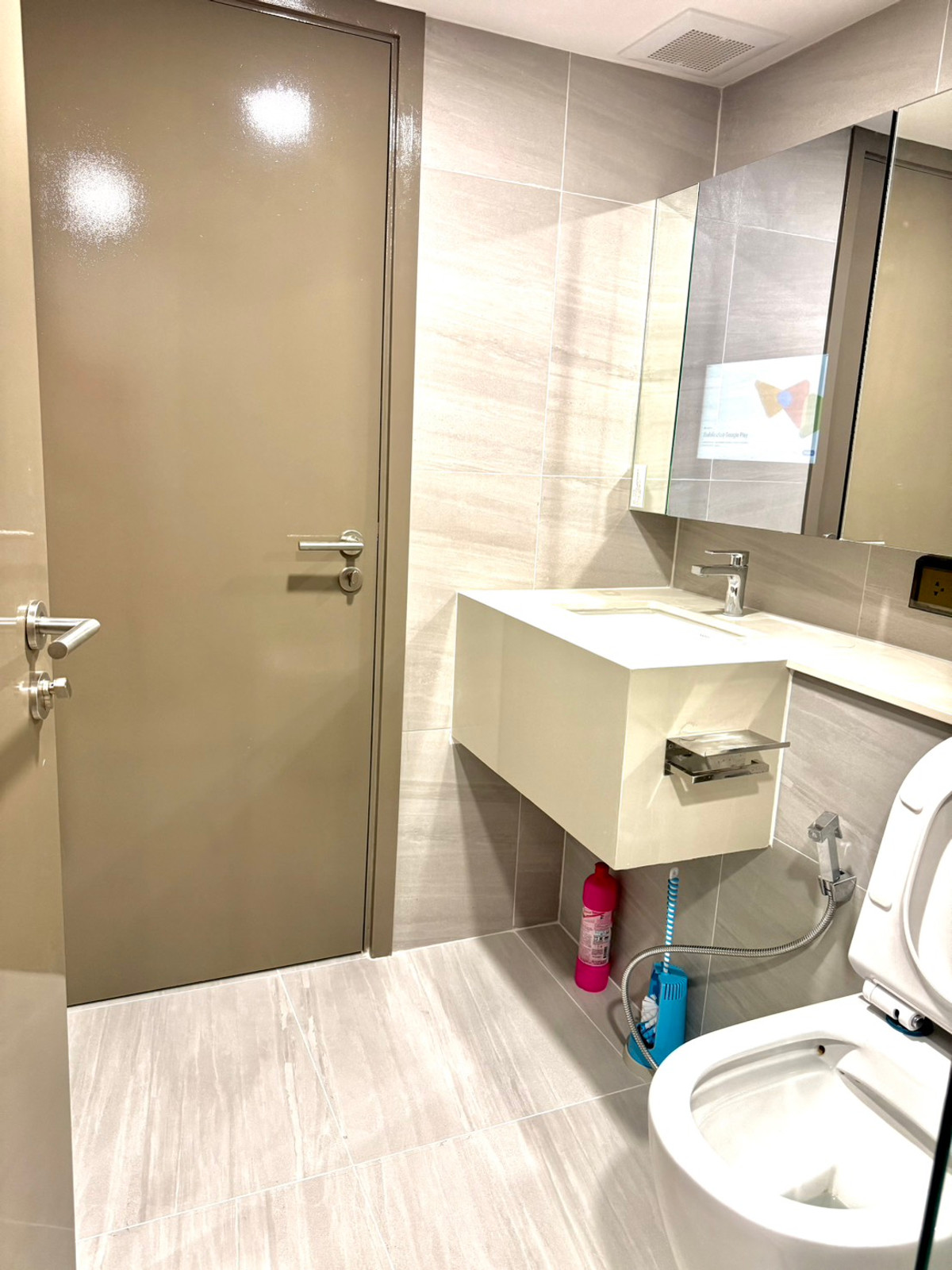 For RentCondoOnnut, Udomsuk : 🏙️ For rent KnightsBridge Space Sukhumvit – Rama 4 ✨ Beautiful room, high ceiling, Duplex style, comfortable, very good location.