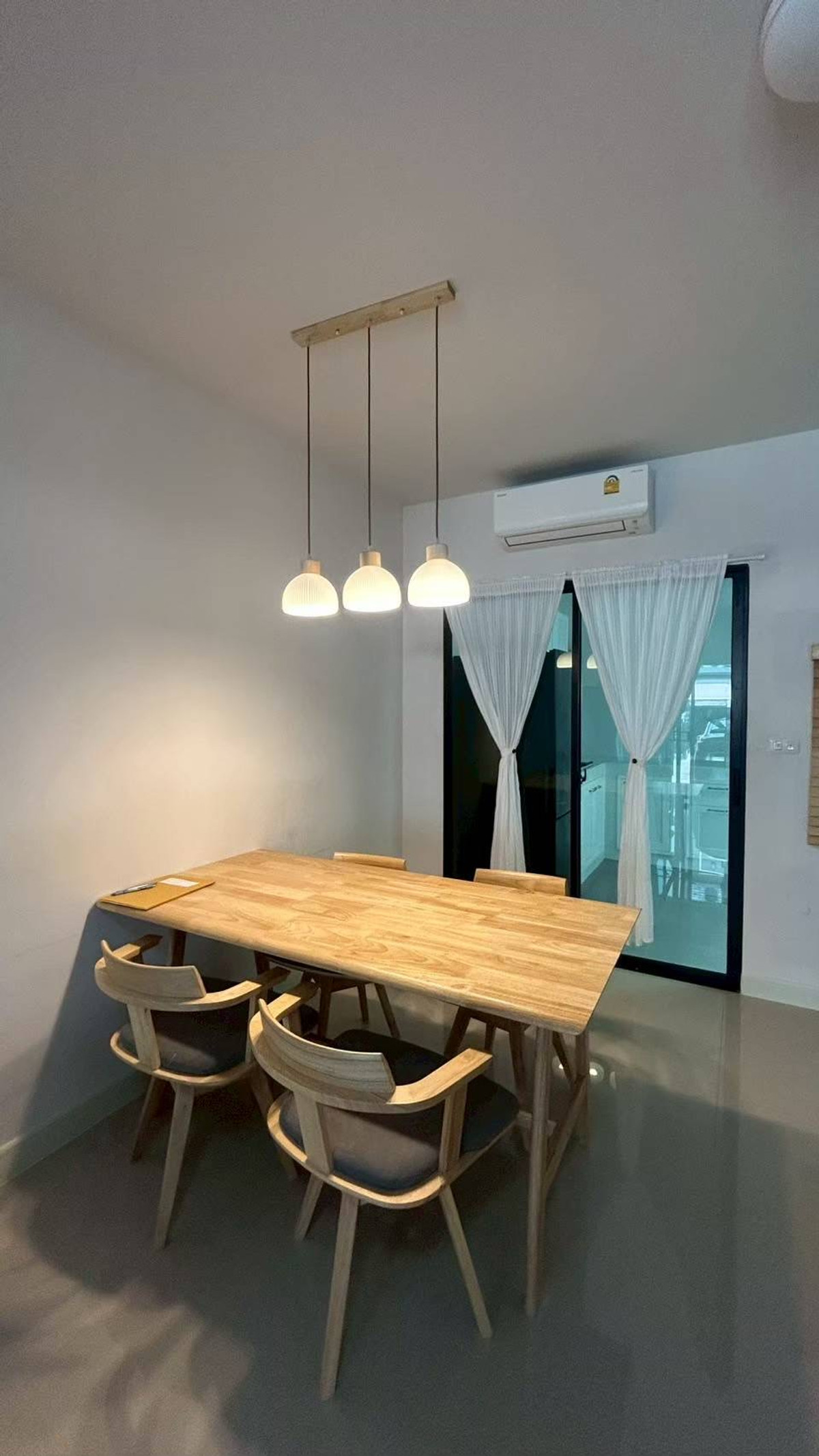 ให้เช่าทาวน์โฮมนวมินทร์ รามอินทรา : ให้เช่าทาวน์โฮม บ้านกลางเมือง รามอินทรา เฟอร์ครบ ใกล้รถไฟฟ้า MRT คู้บอน และแฟชั่นไอซ์แลนด์